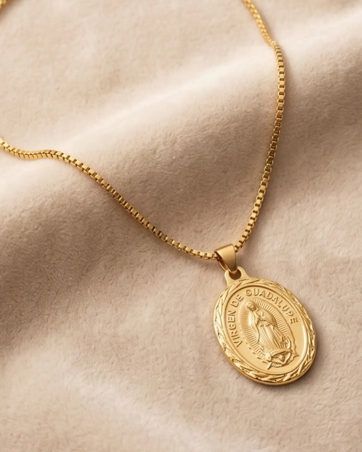 Collar Virgen de Guadalupe – Baño en Oro 18k 4