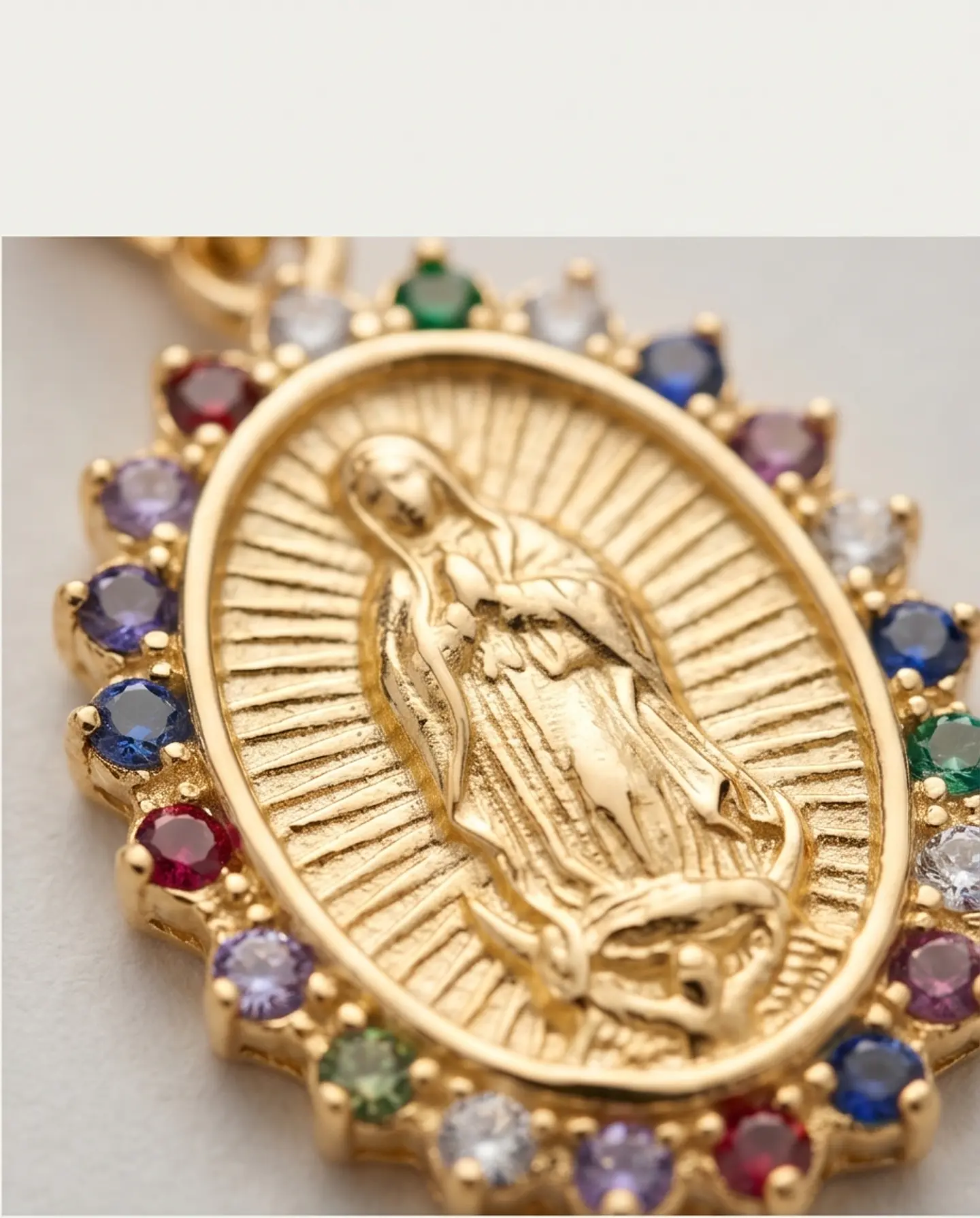 Medalla Guadalupe Multicolor – Baño en Oro y Circones 3