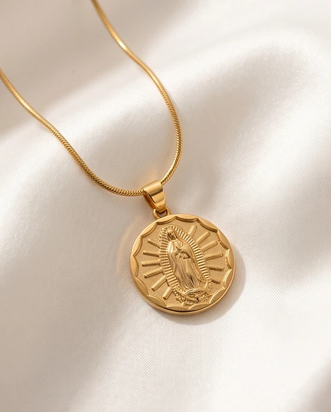 Collar Virgen Rayos Gold – Edición Especial