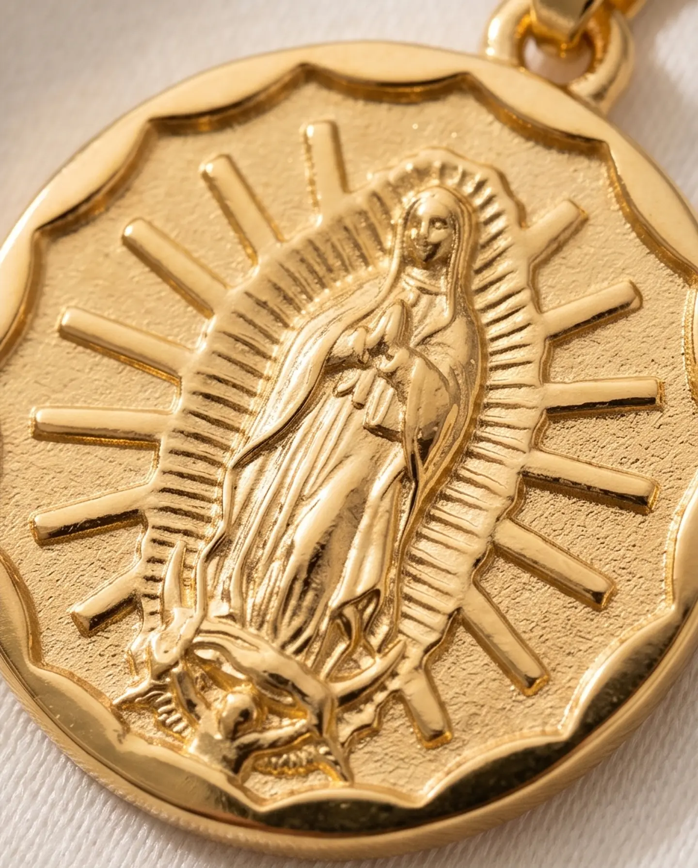 Collar Virgen Rayos Gold – Edición Especial 2