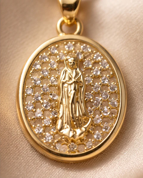 Medalla Virgen Luz Eterna– Baño en Oro y Micro Circones