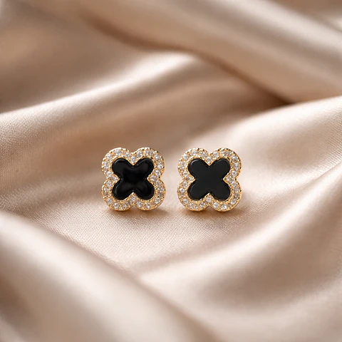 Aros Trébol Onyx – Baño en Oro