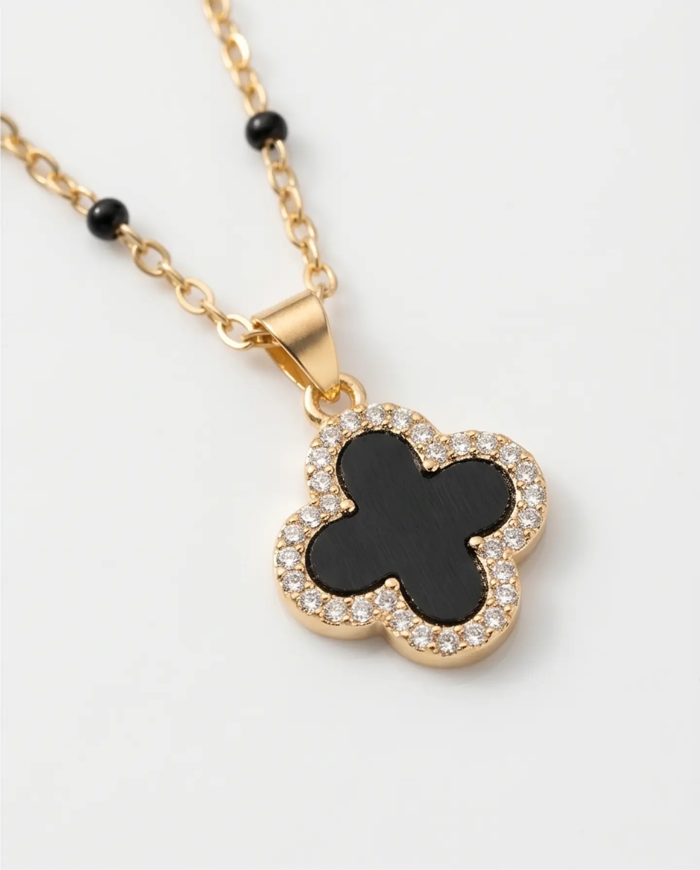 Collar Trébol Onyx Style – Baño en Oro 2