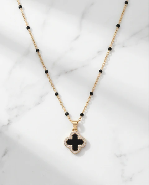 Collar Trébol Onyx Style – Baño en Oro