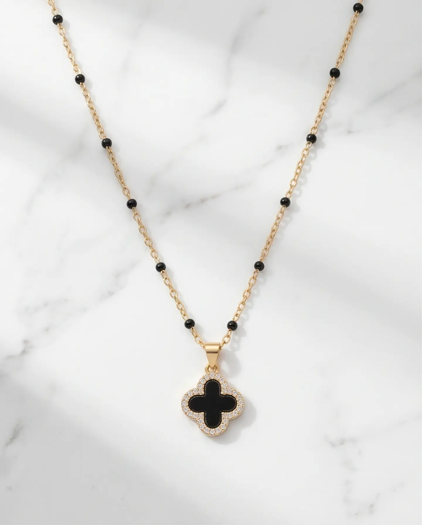 Collar Trébol Onyx Style – Baño en Oro 1