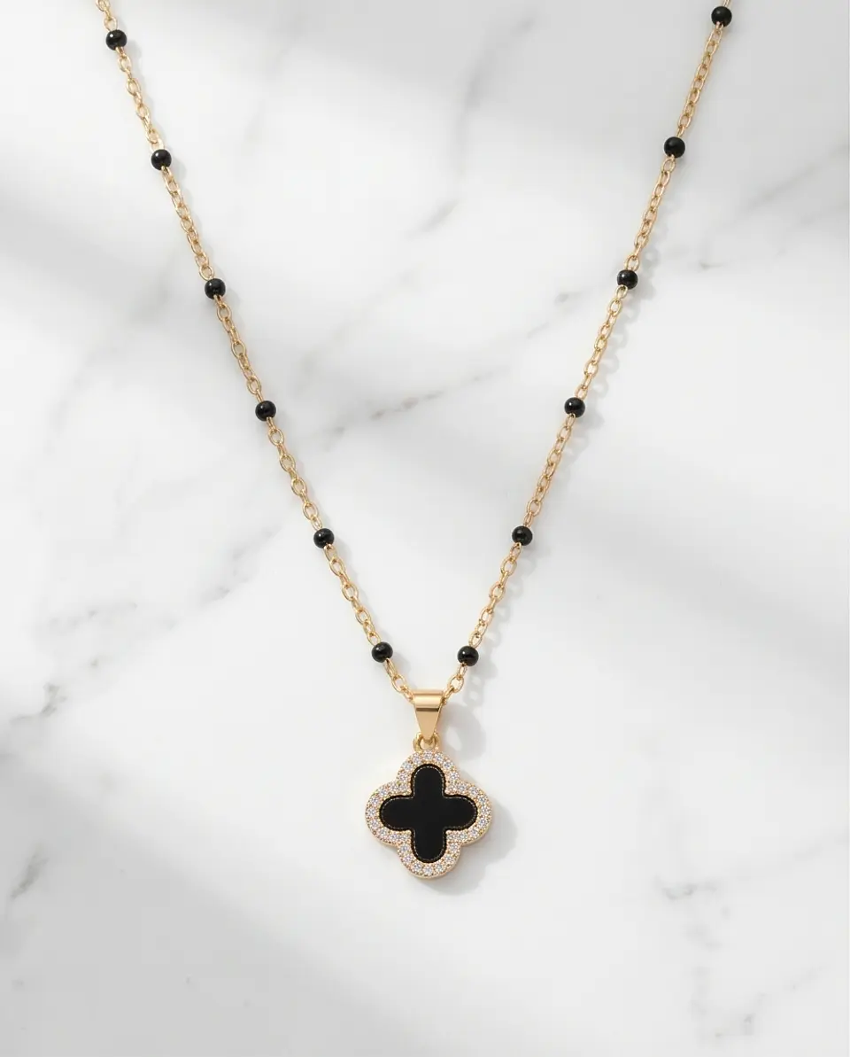 Collar Trébol Onyx Style – Baño en Oro 1