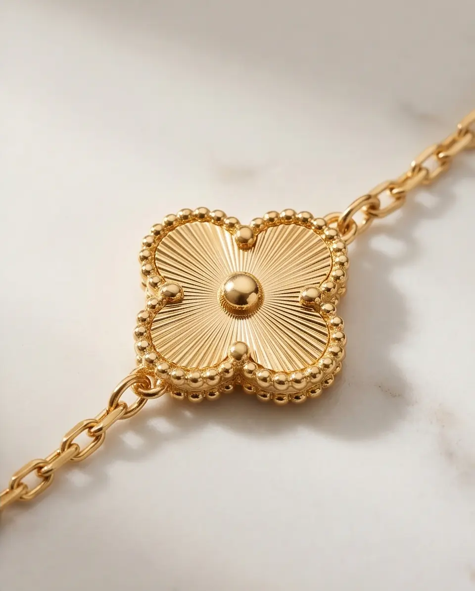 Collar Trébol Golden Texture - Baño en Oro 2