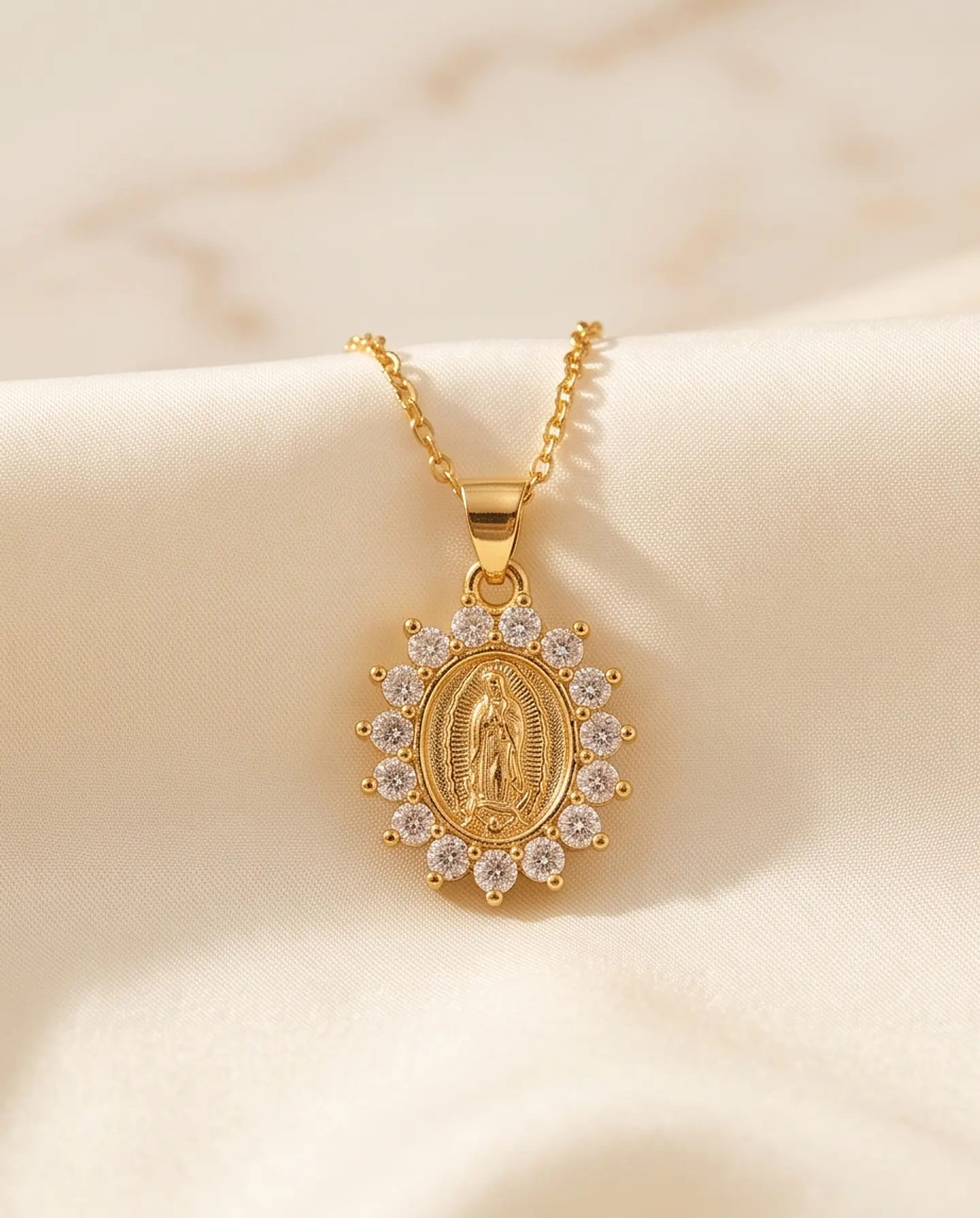 Collar Virgen de Guadalupe Cristal 45 cm – Baño en Oro 2