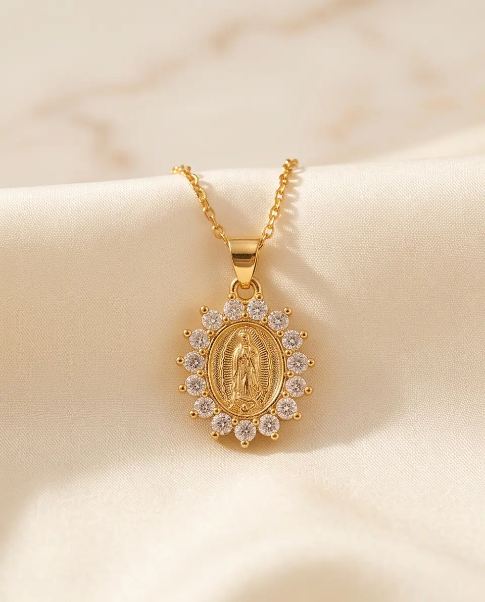 Collar Virgen de Guadalupe Cristal 45 cm – Baño en Oro 2