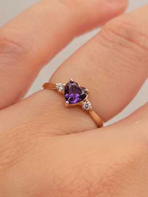 Anillo corazon amatista y circones Oro 18k