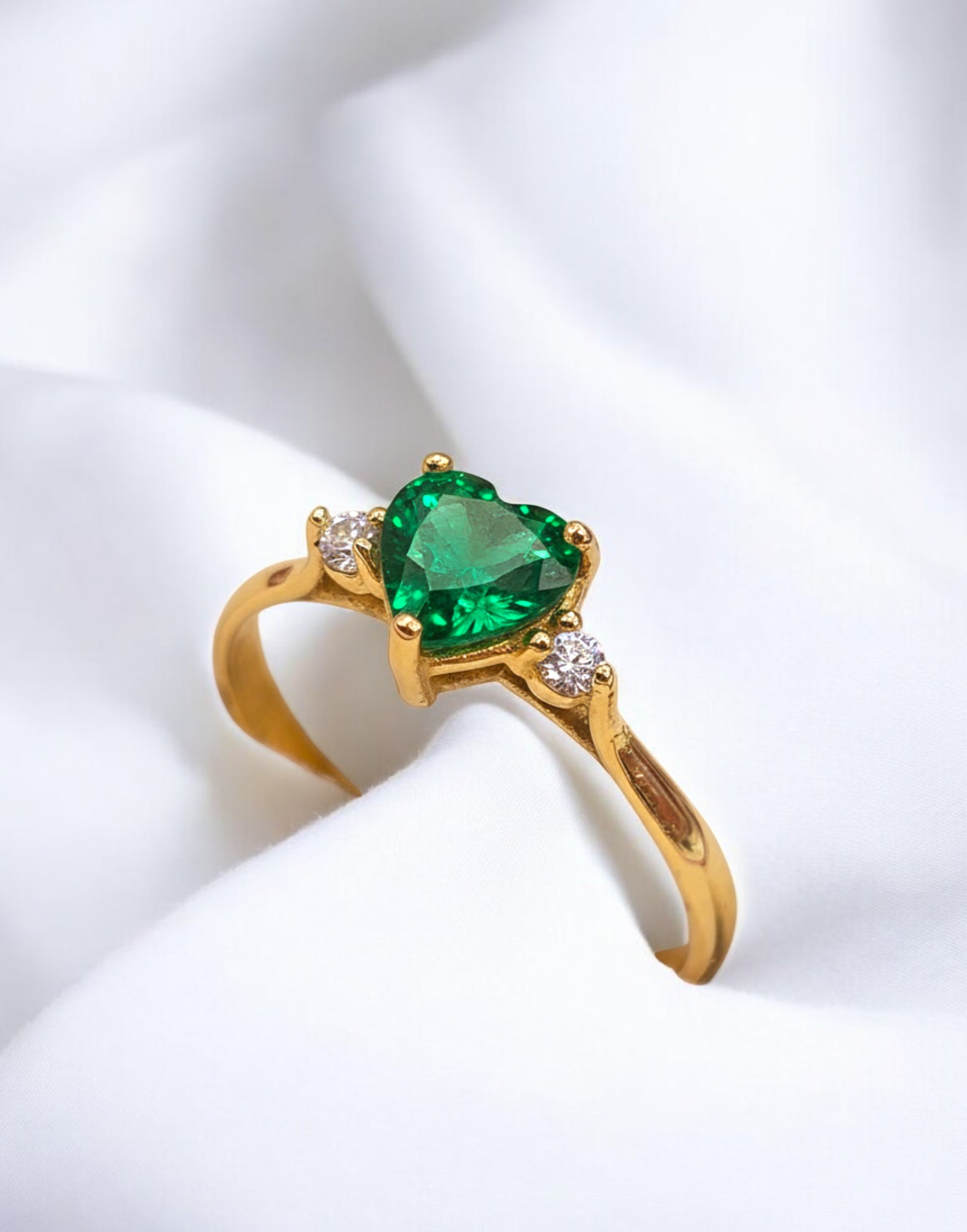 Anillo corazon esmeralda y circones Oro 18k 6