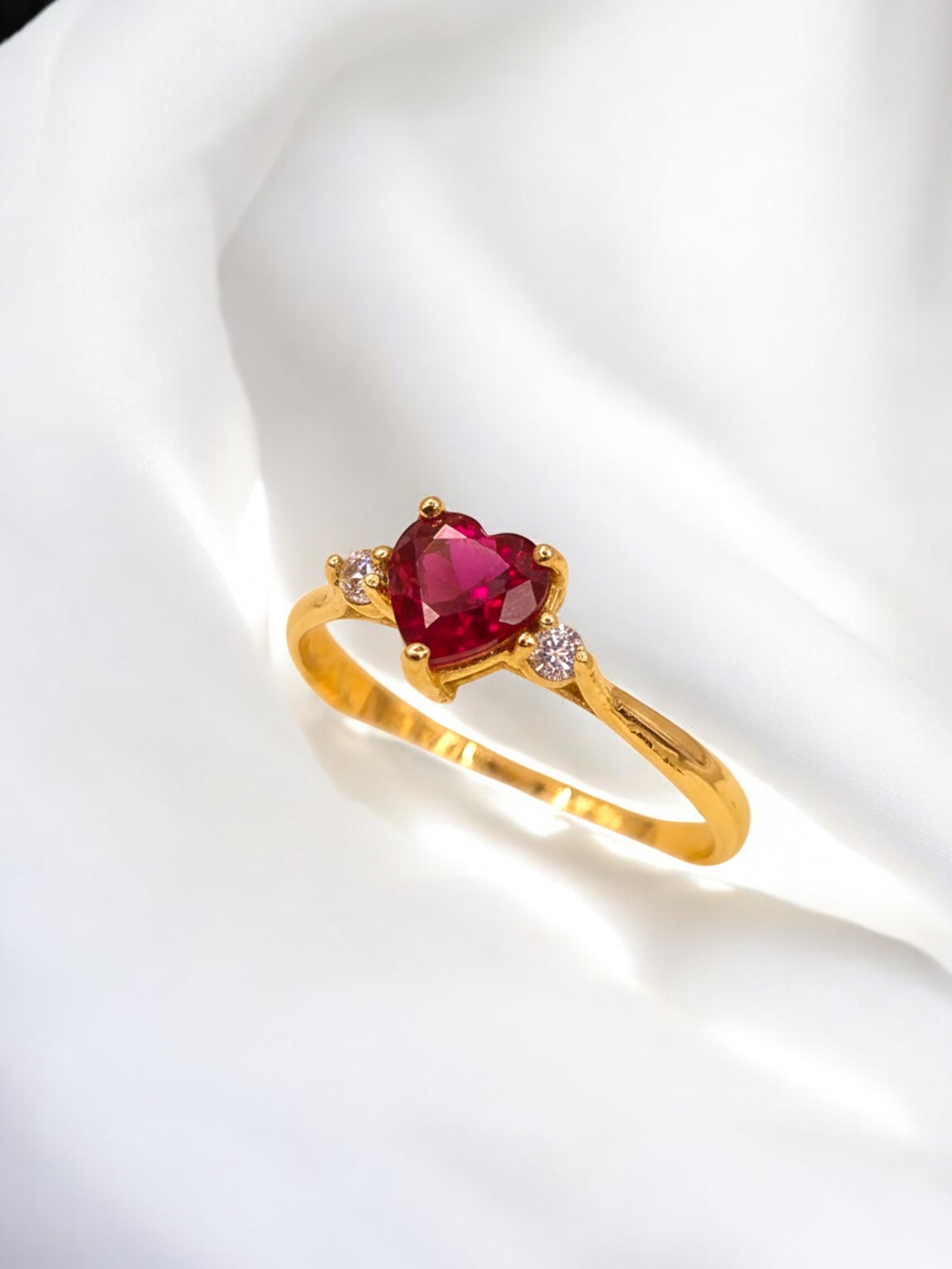 Anillo corazon rubi y circones Oro 18k 5