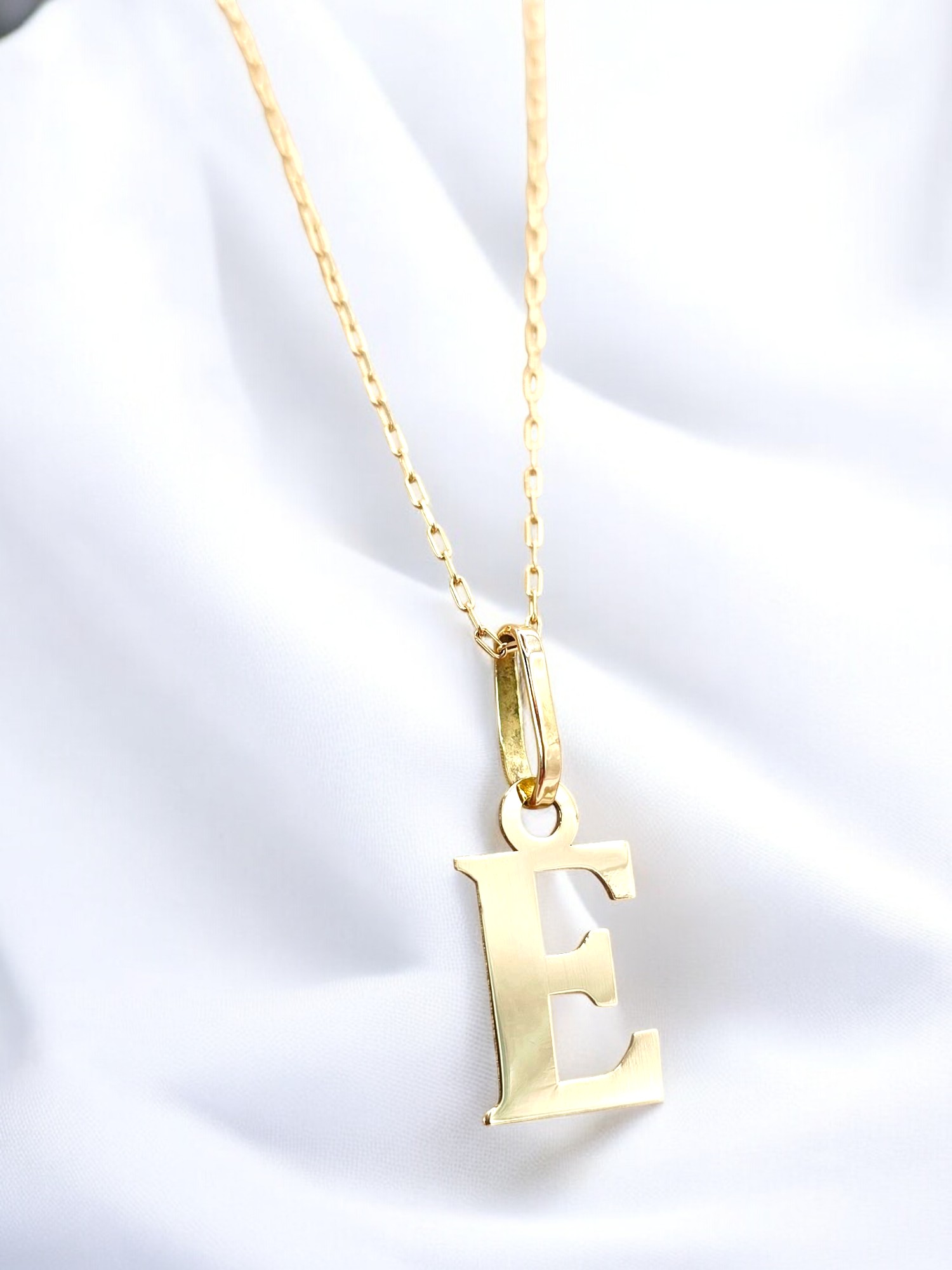 Cadena eslabones 50 cm con inicial 2 cm Oro 18k 13