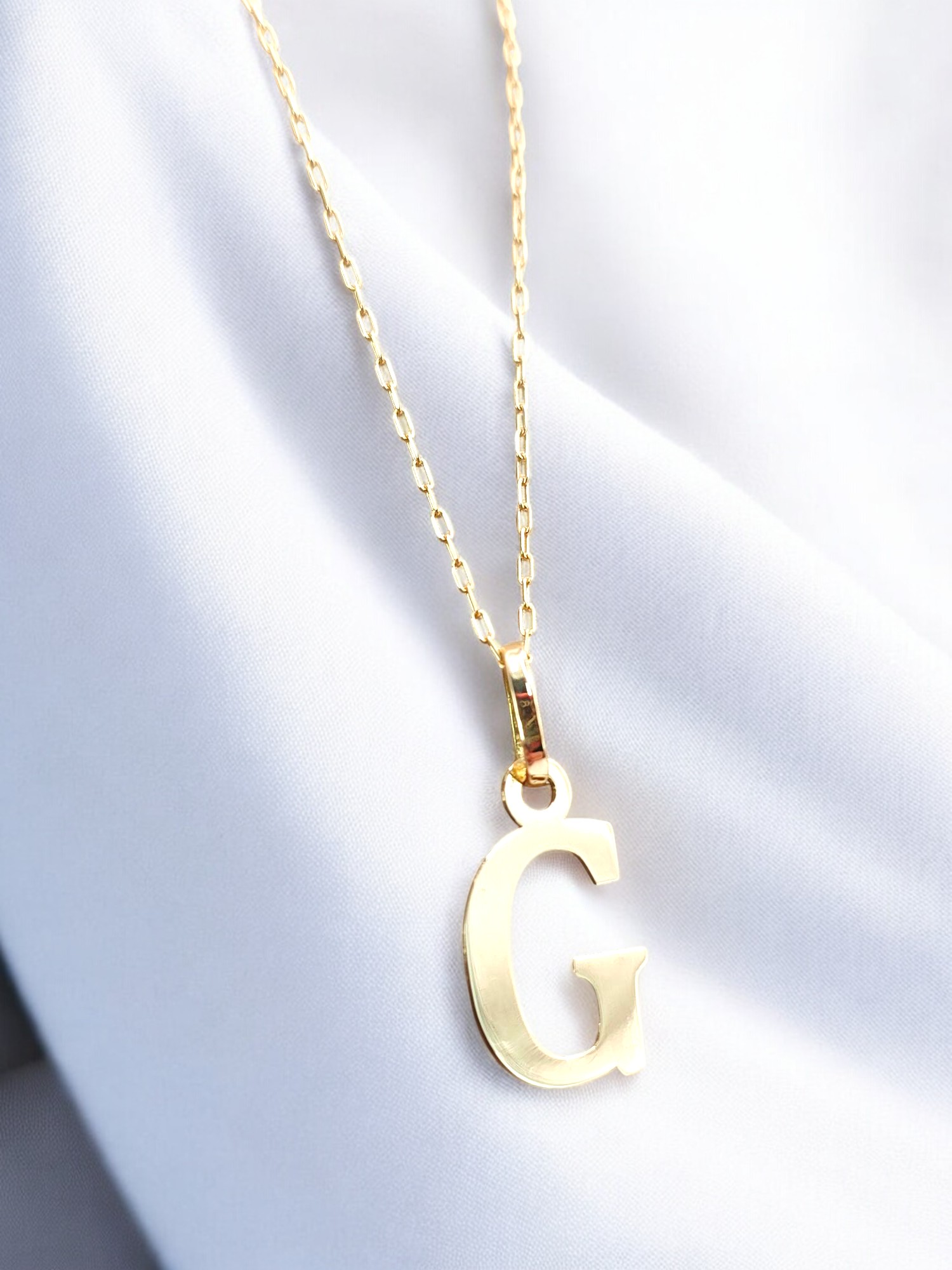 Cadena eslabones 50 cm con inicial 2 cm Oro 18k 19