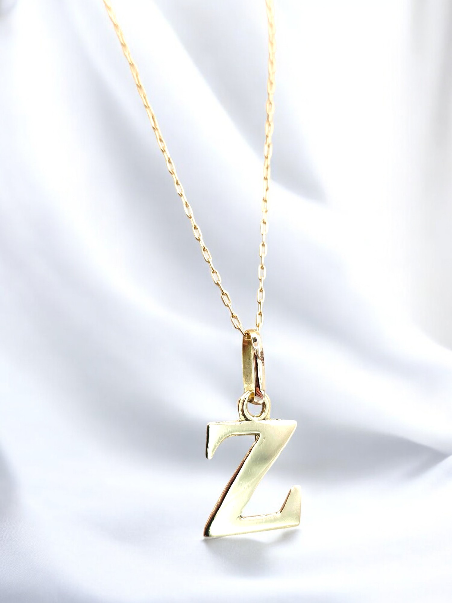 Cadena eslabones 50 cm con inicial 2 cm Oro 18k 23