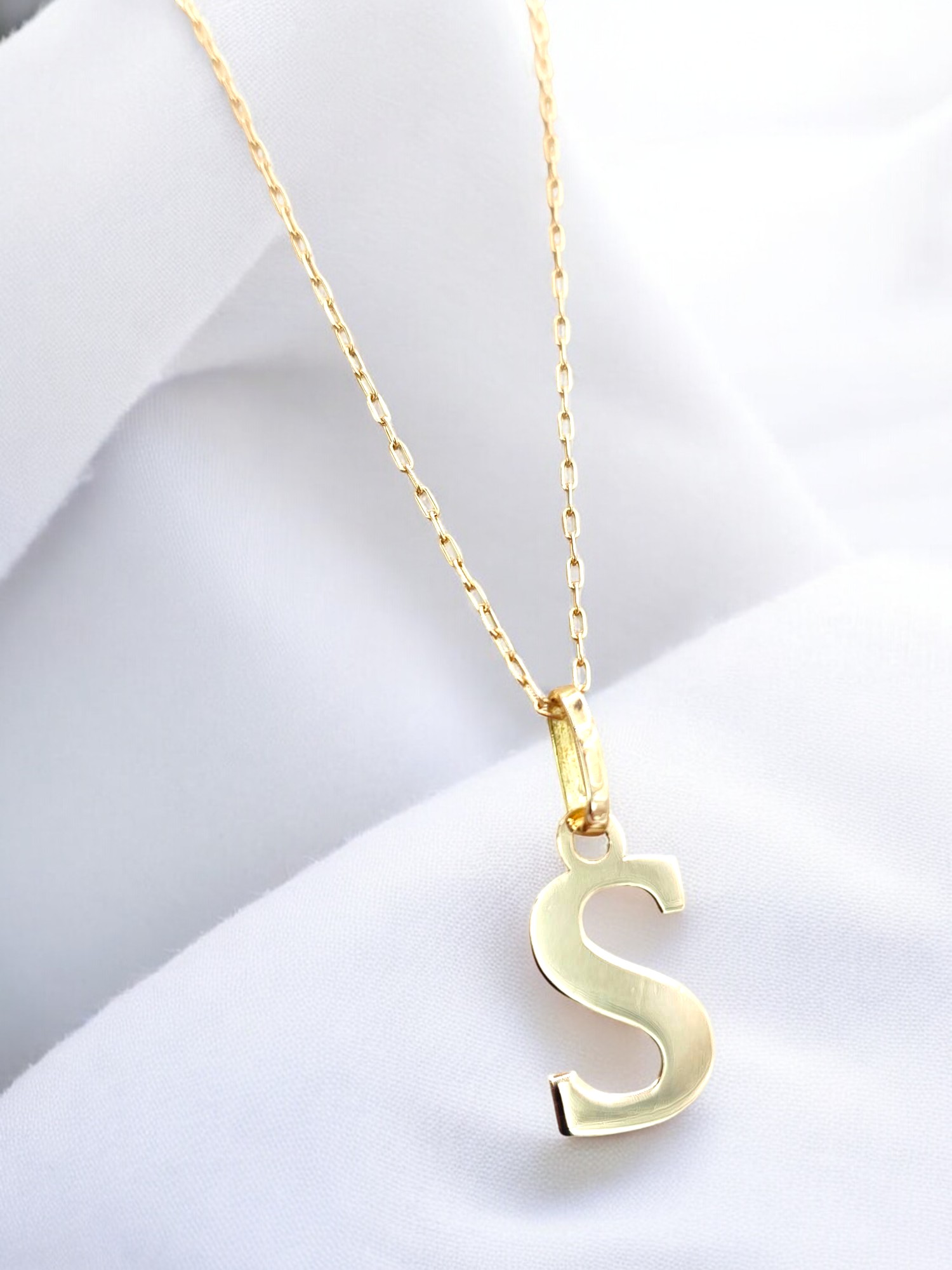 Cadena eslabones 50 cm con inicial 2 cm Oro 18k 24