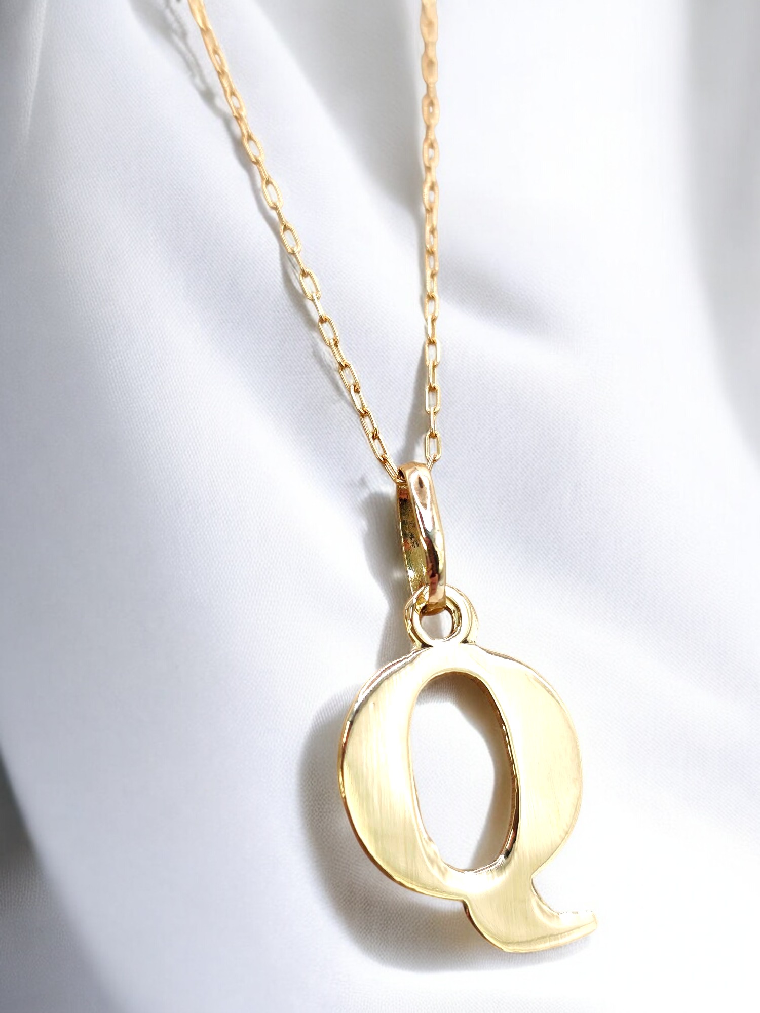 Cadena eslabones 50 cm con inicial 2 cm Oro 18k 25