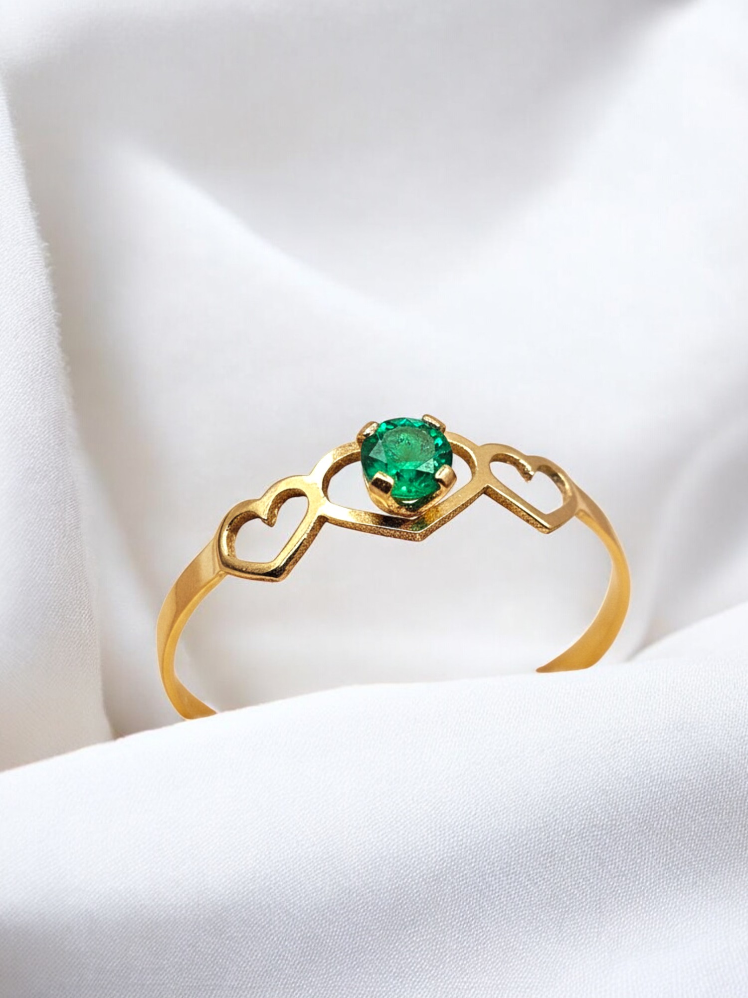 Anillo midi tres corazones esmeralda Oro 18k 1