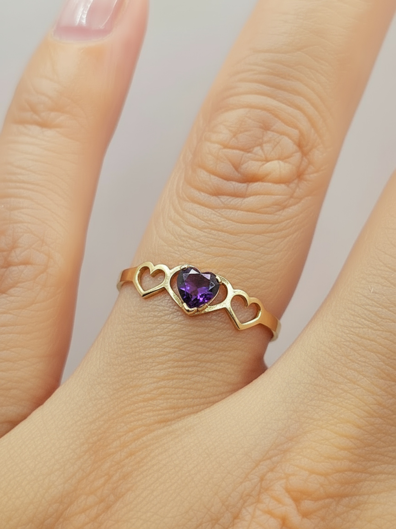 Anillo midi tres corazones amatista Oro 18k 3