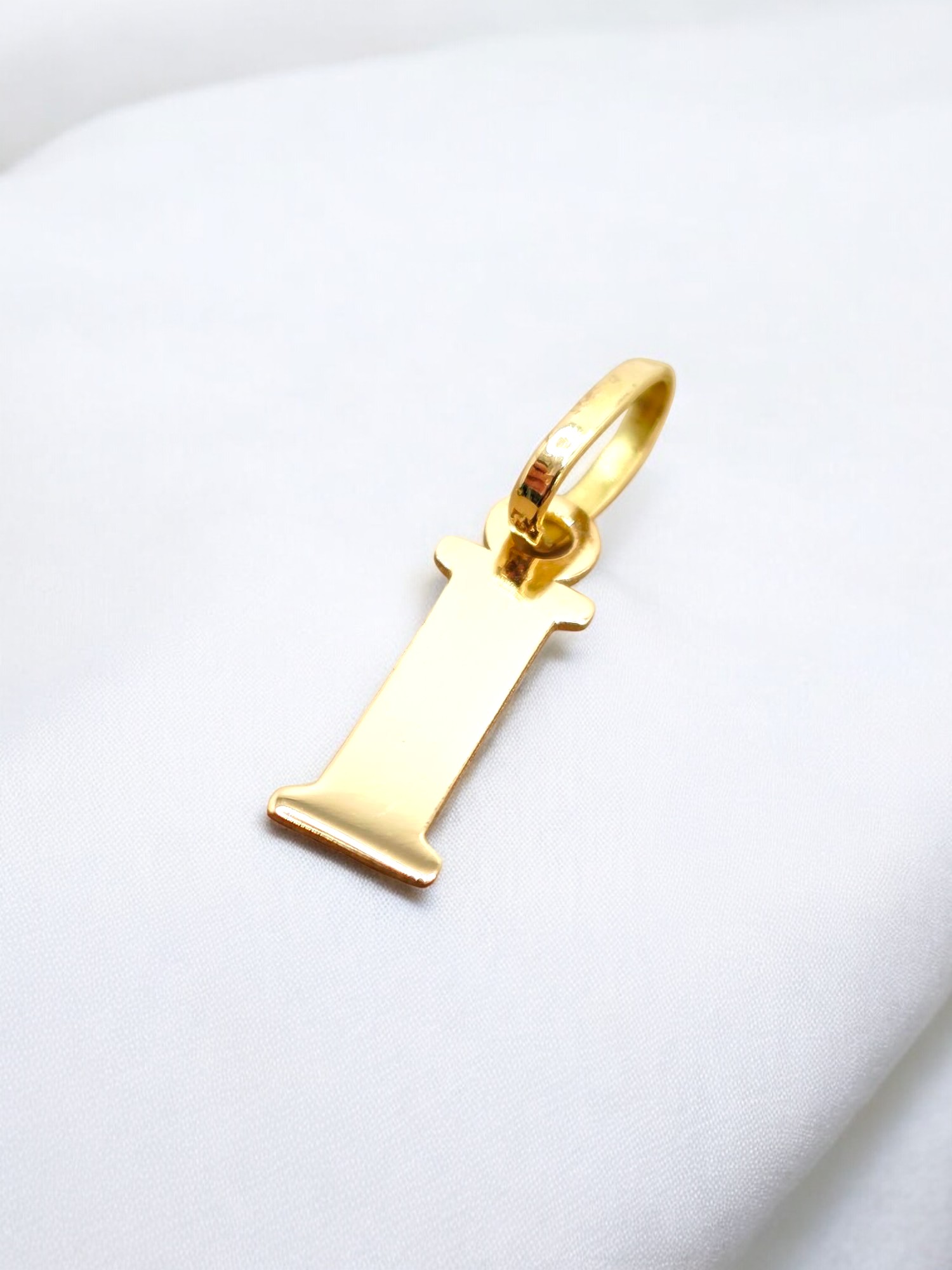 Colgante inicial 2 cm Oro 18k 4