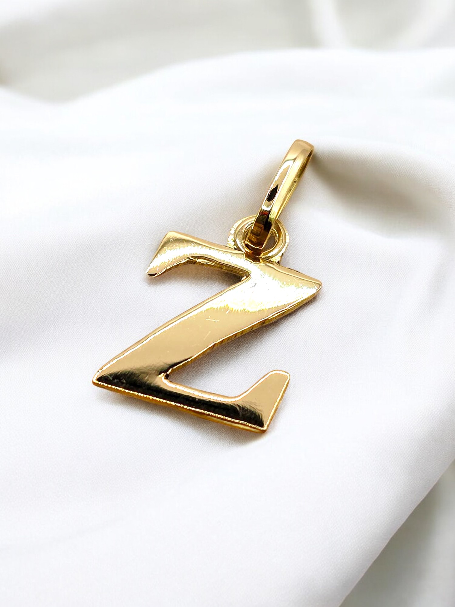 Colgante inicial 2 cm Oro 18k 6