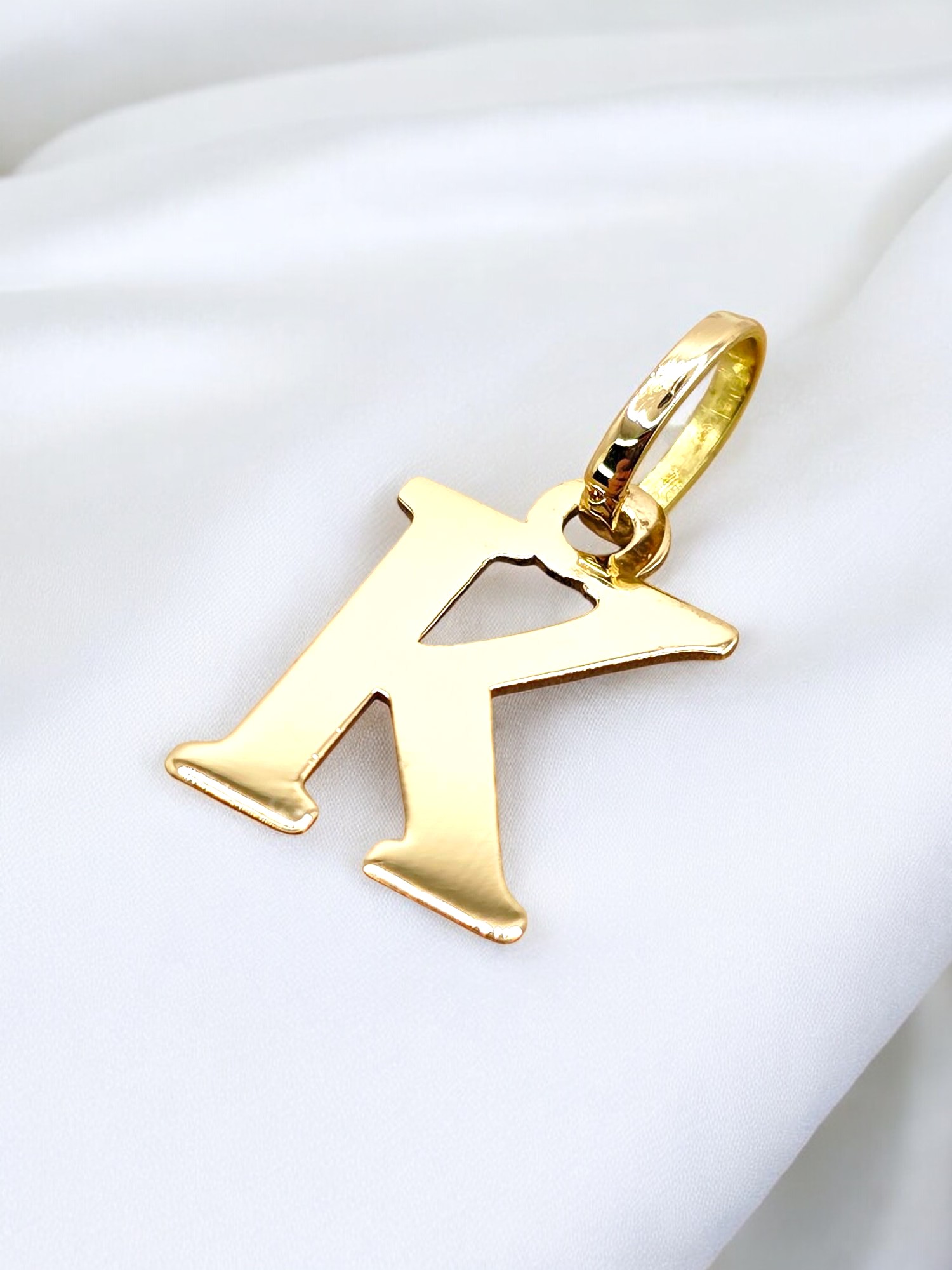 Colgante inicial 2 cm Oro 18k 10