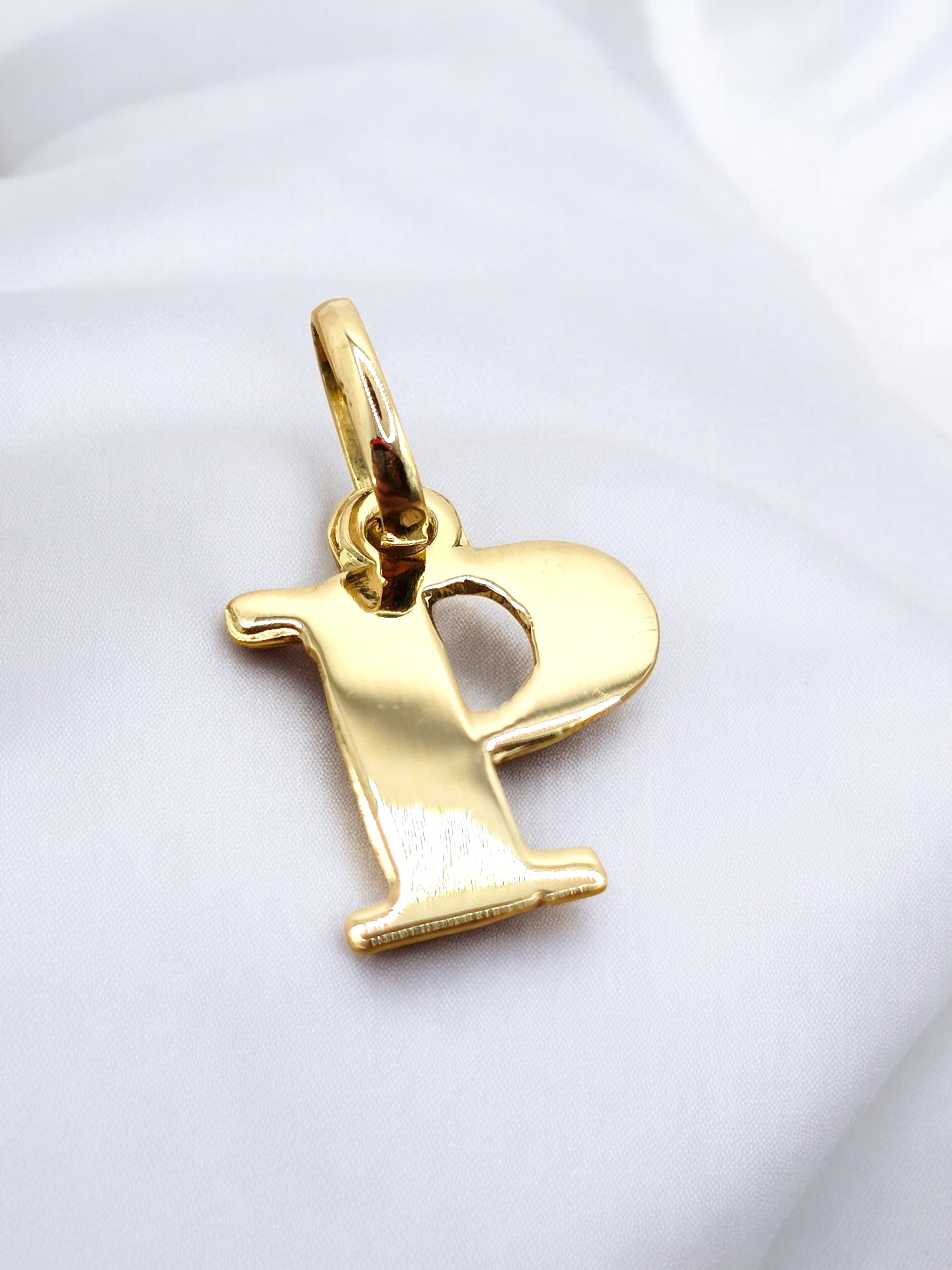 Colgante inicial 2 cm Oro 18k 14