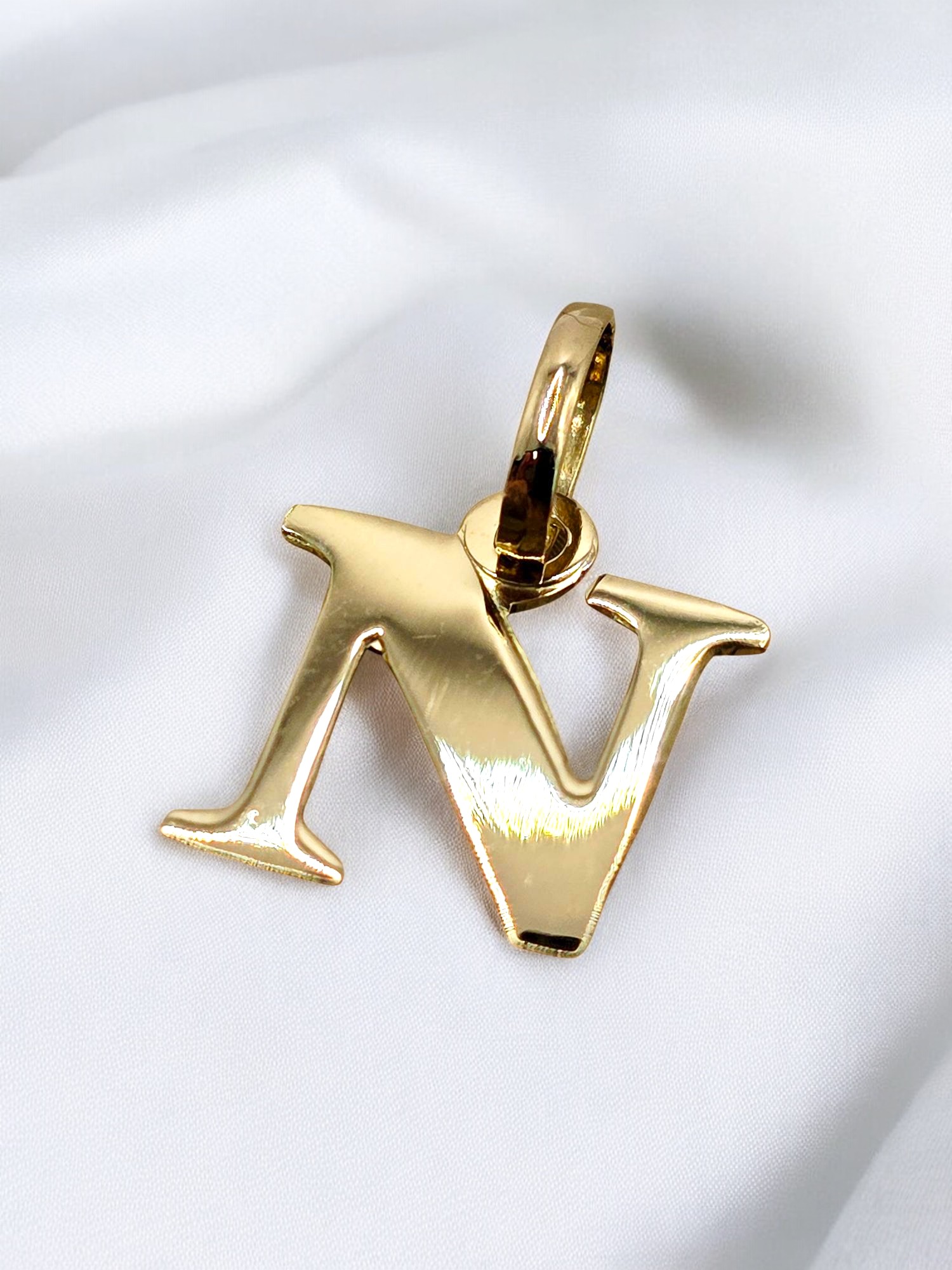 Colgante inicial 2 cm Oro 18k 19