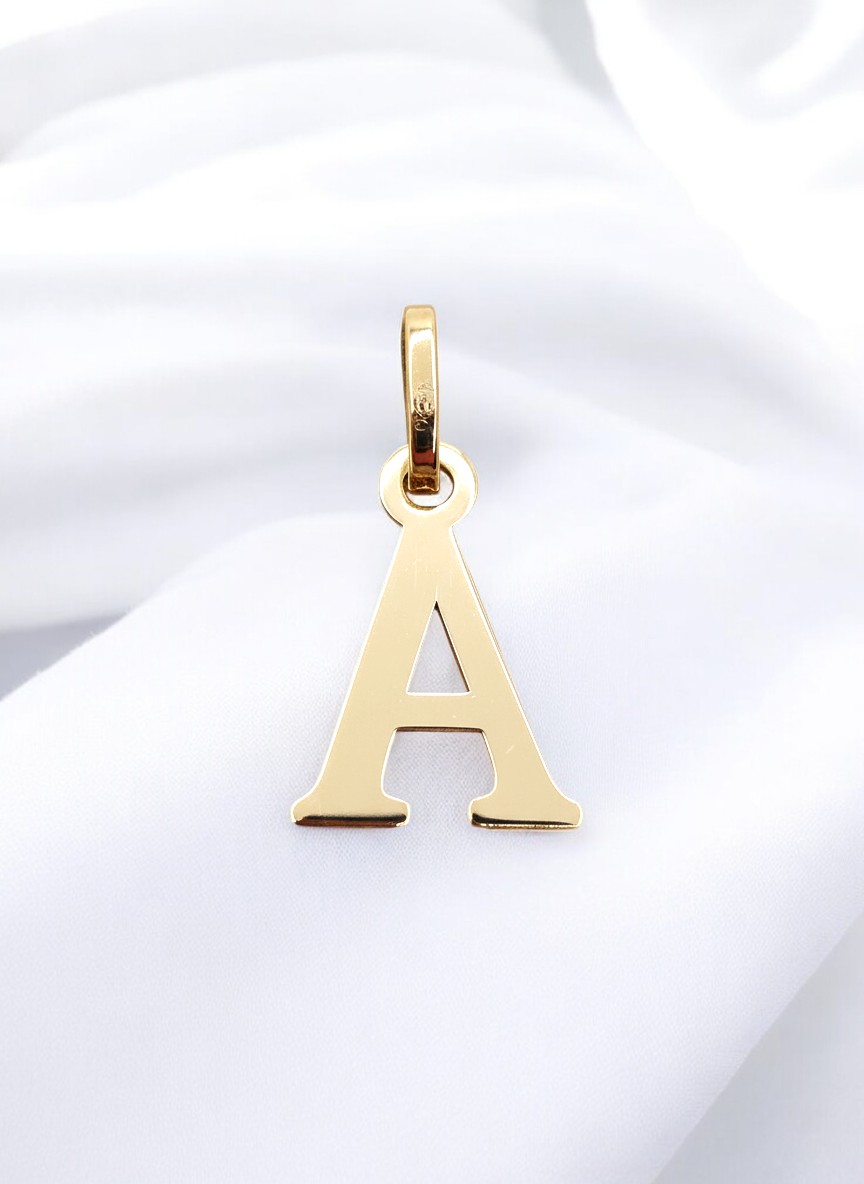 Colgante inicial 2 cm Oro 18k 1