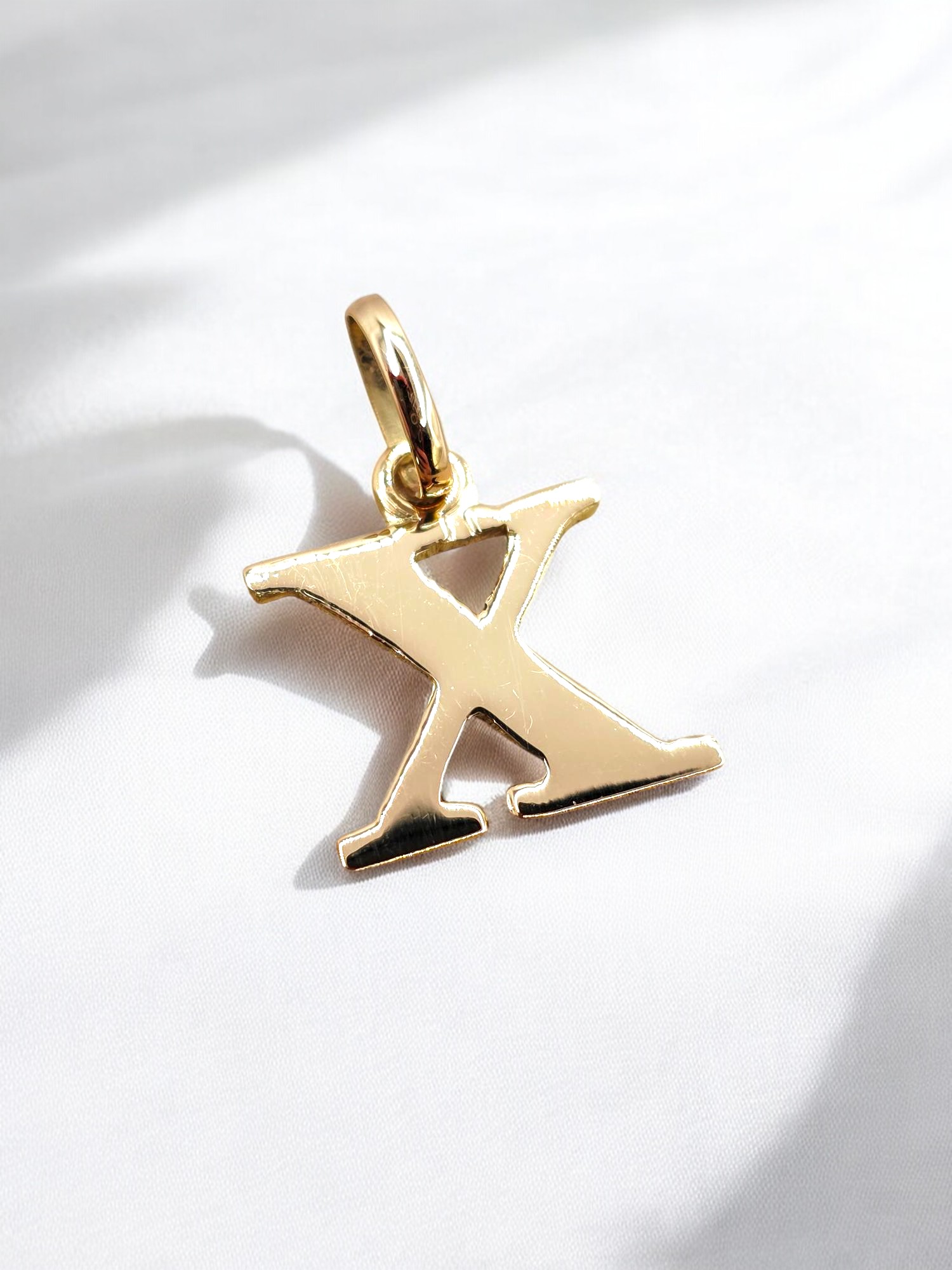 Colgante inicial 2 cm Oro 18k 20