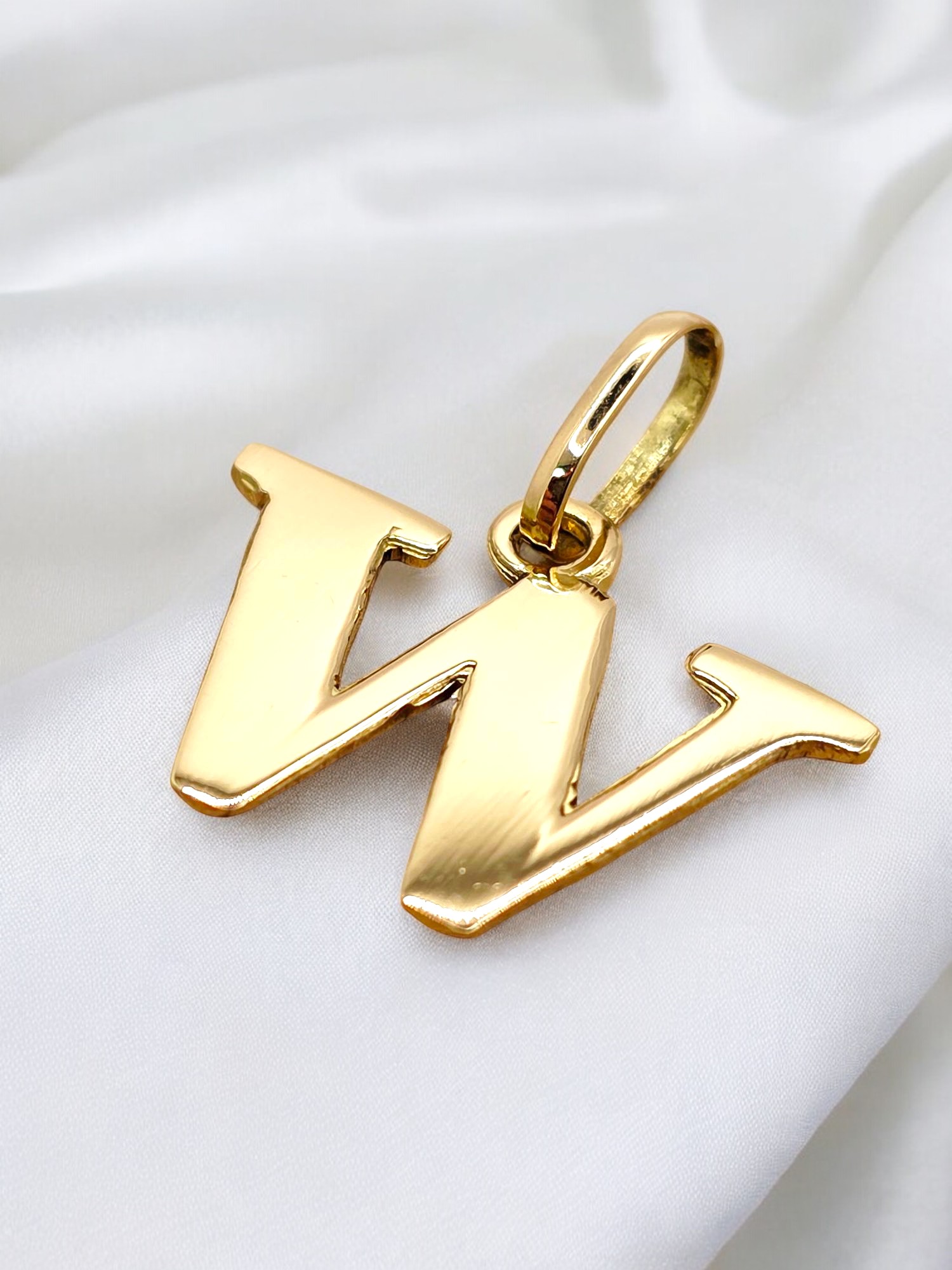 Colgante inicial 2 cm Oro 18k 21