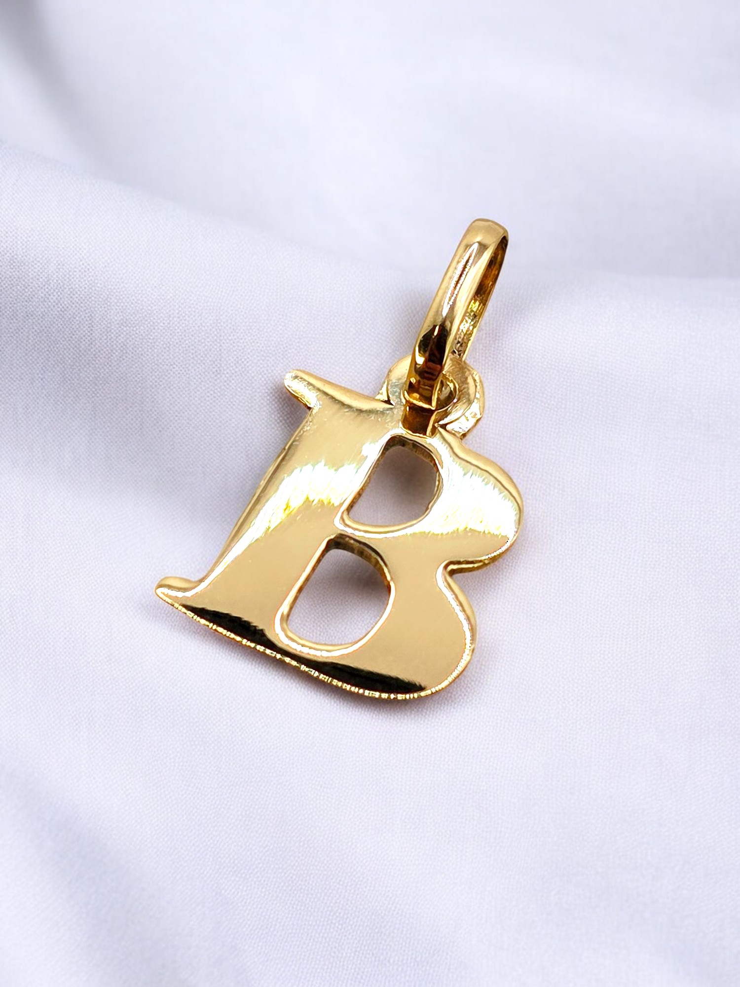 Colgante inicial 2 cm Oro 18k 2