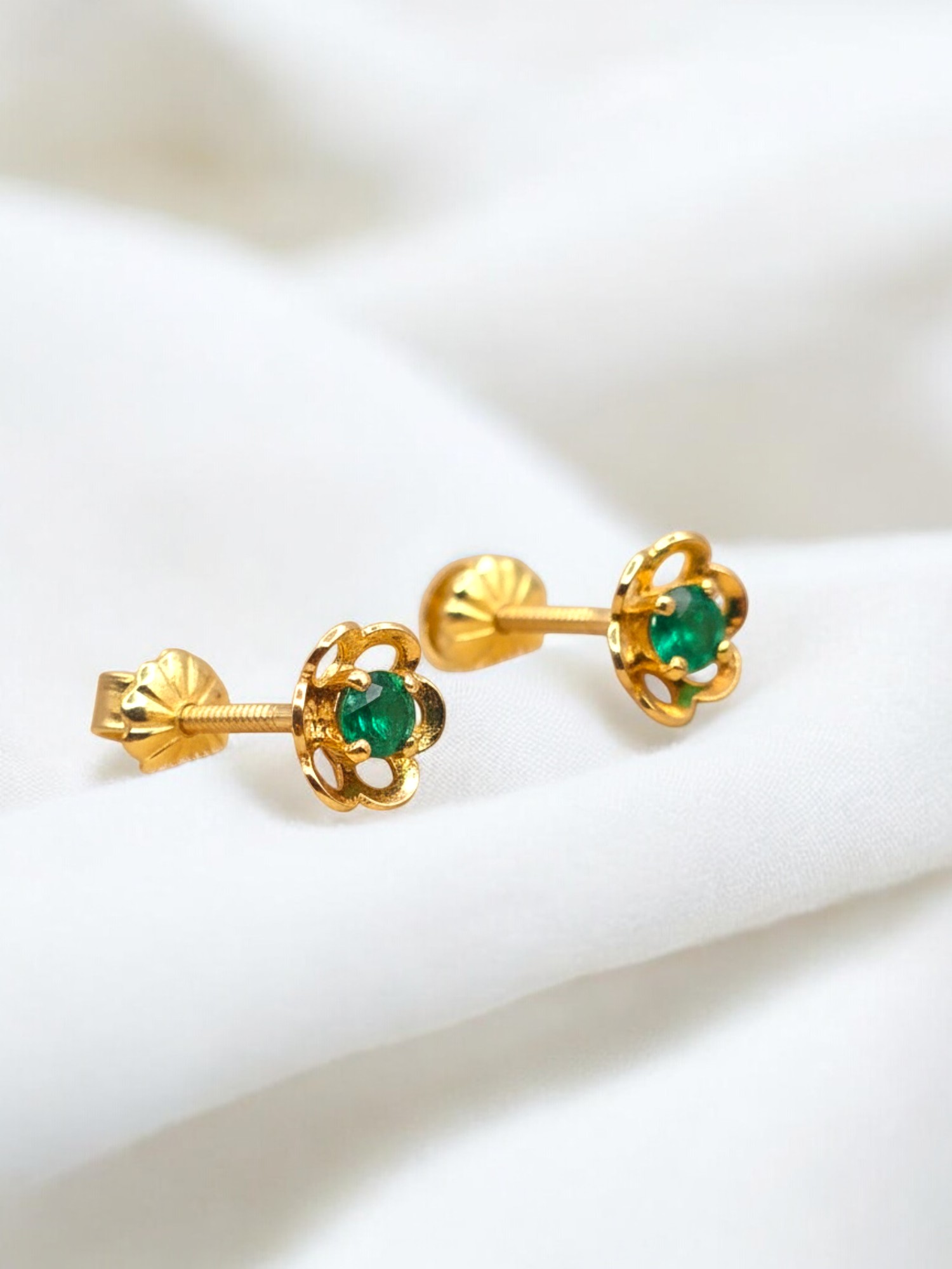 Aros flores esmeralda Oro 18k 2