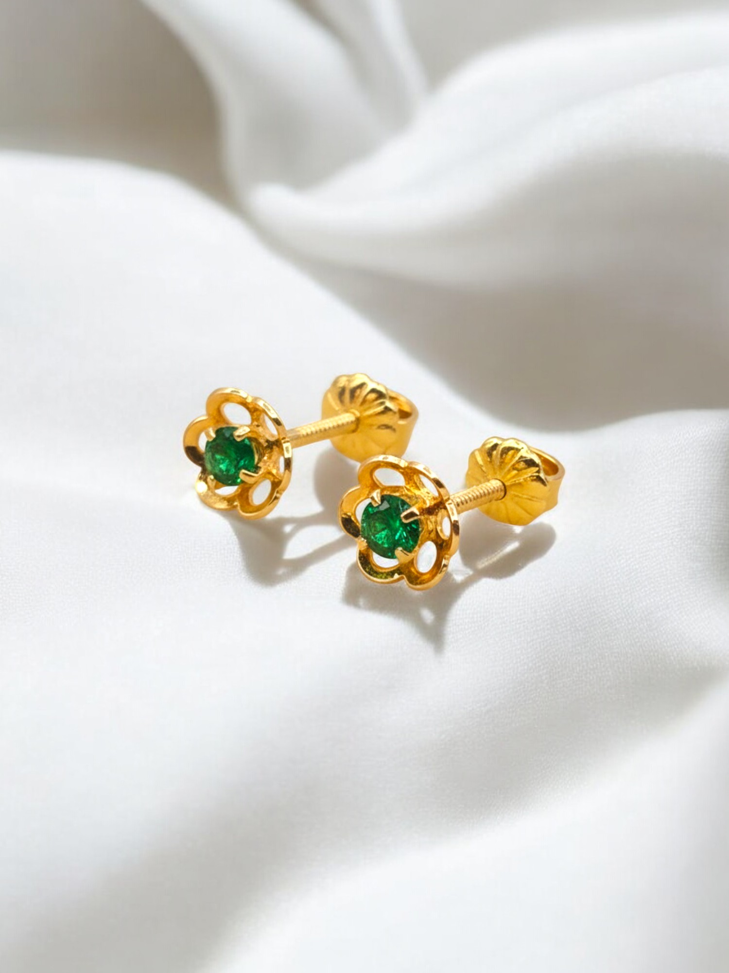 Aros flores esmeralda Oro 18k 3