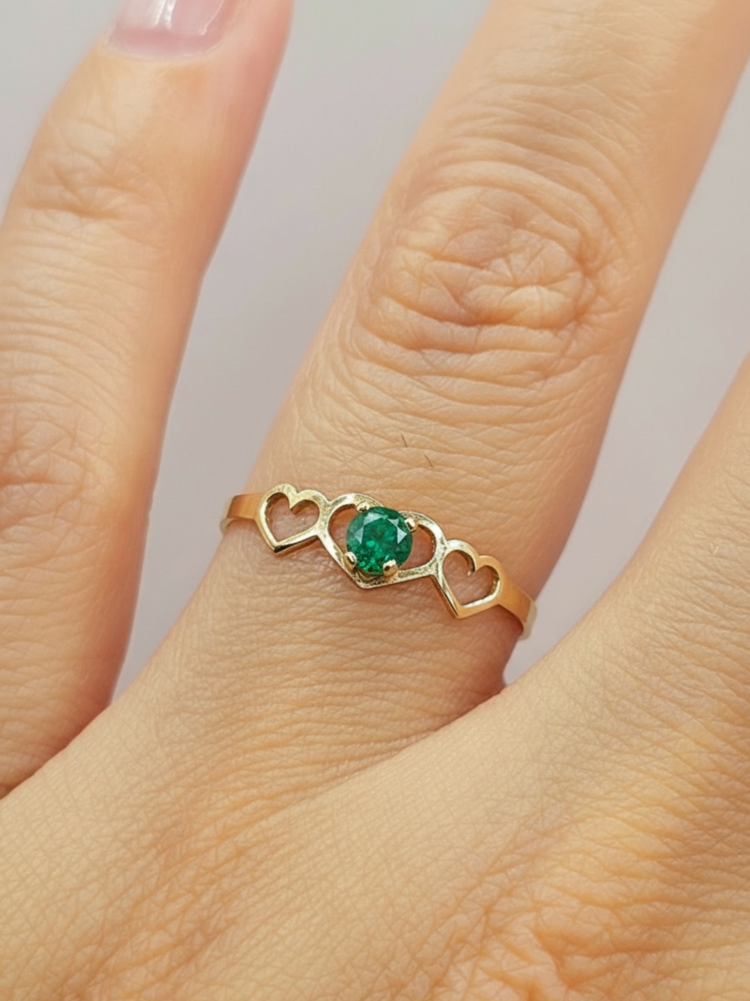 Anillo midi tres corazones esmeralda Oro 18k 5