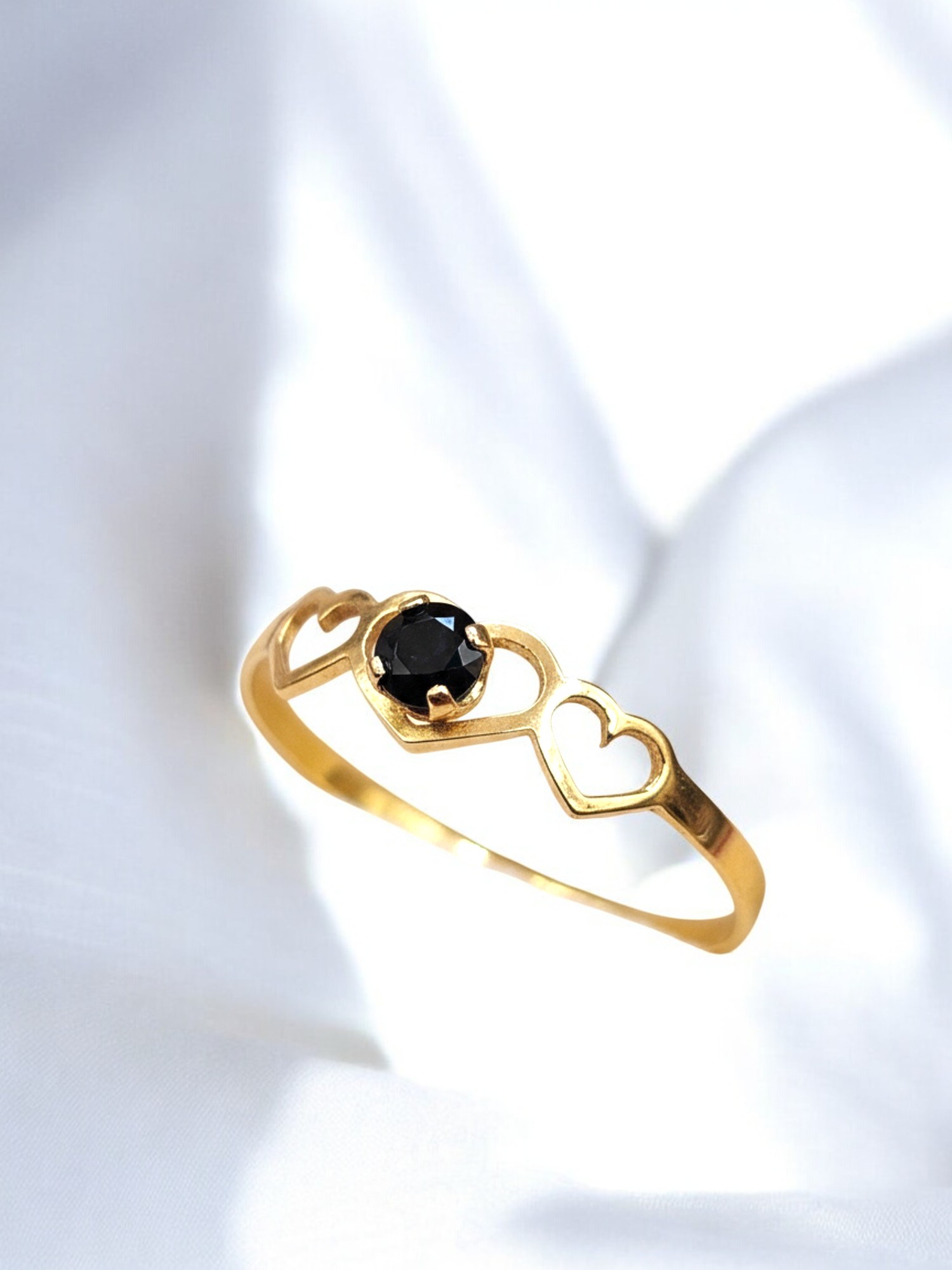 Anillo midi tres corazones onix Oro 18k 3
