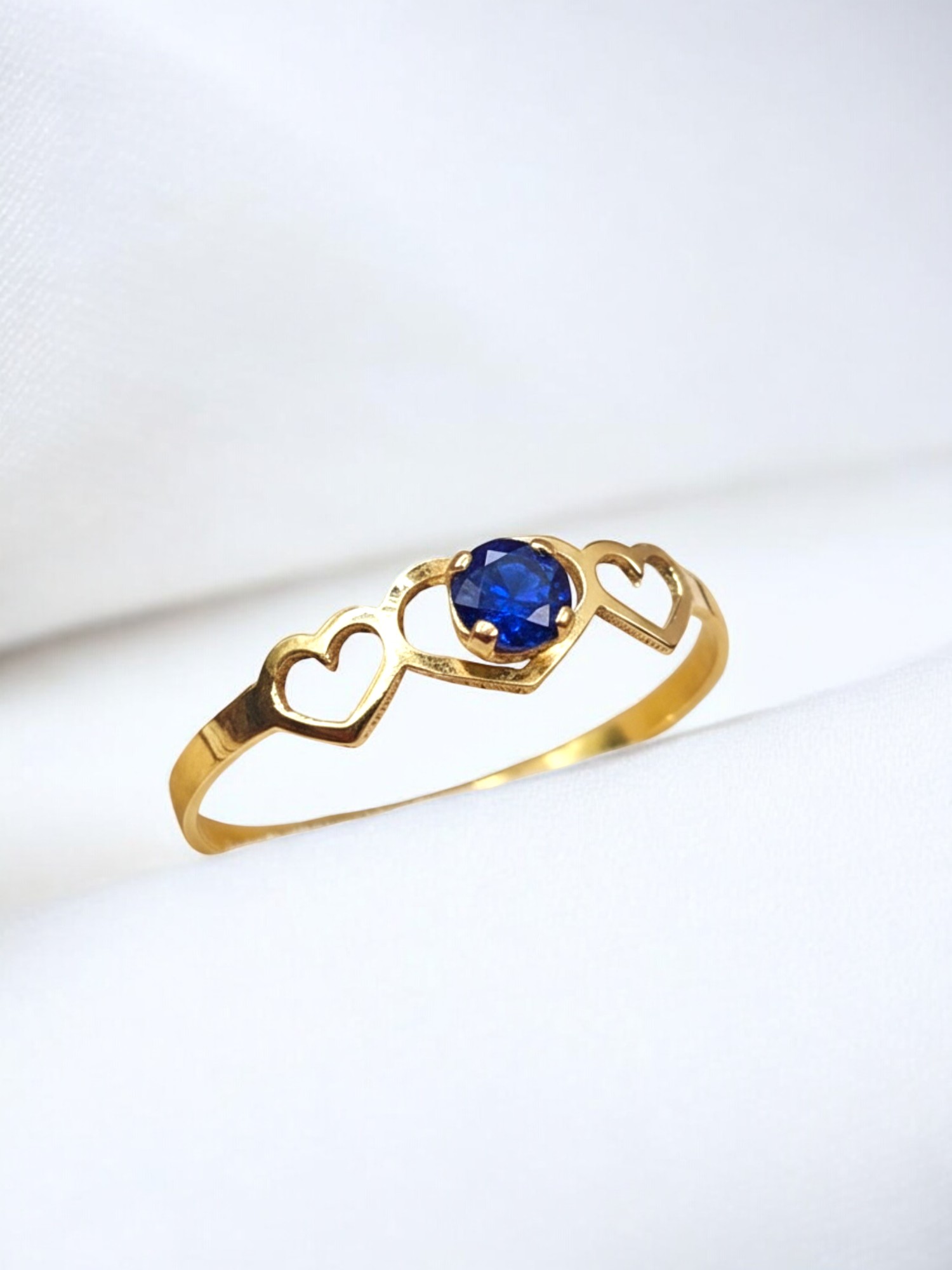 Anillo midi tres corazones zafiro Oro 18k 1