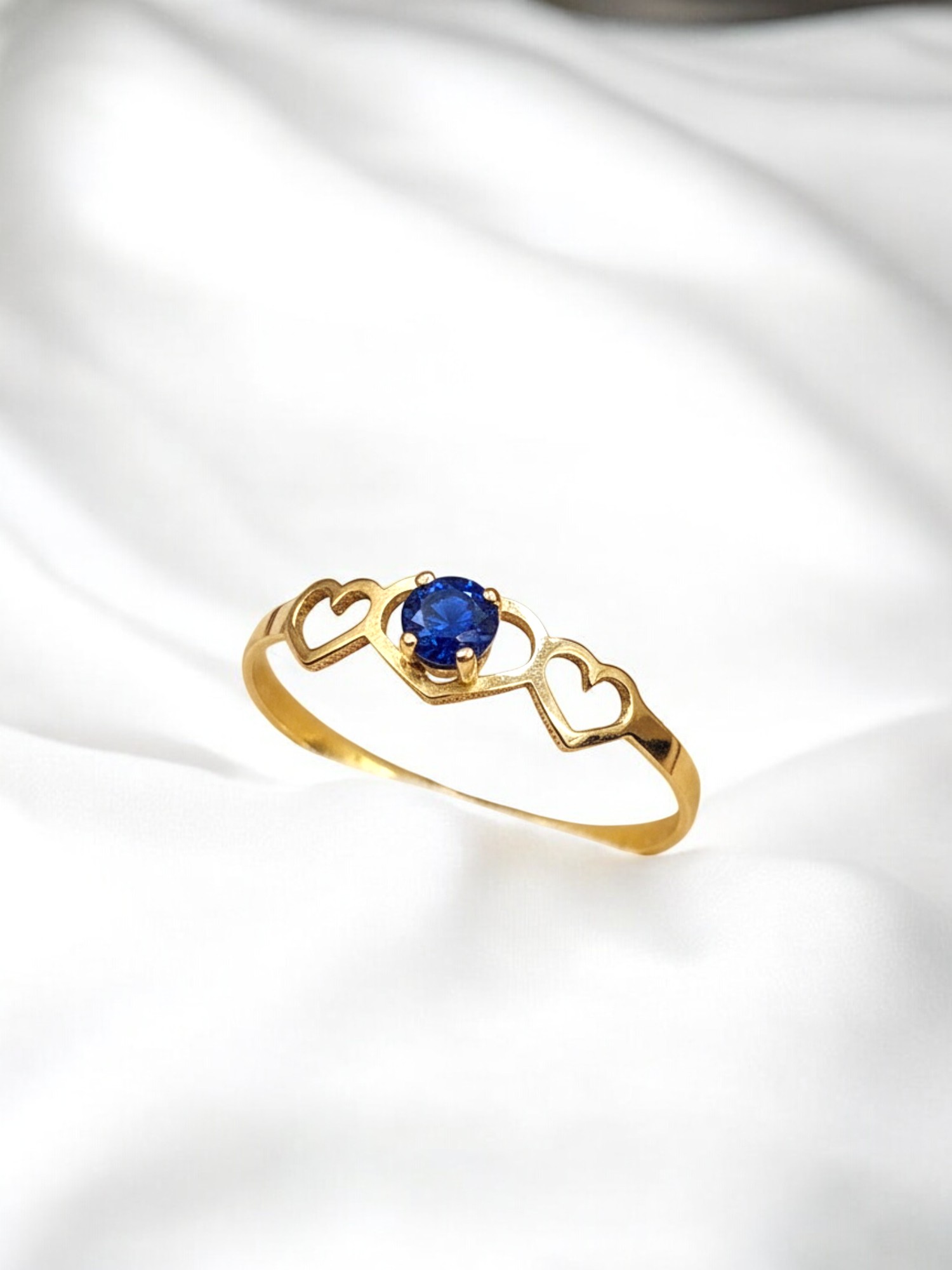 Anillo midi tres corazones zafiro Oro 18k 5