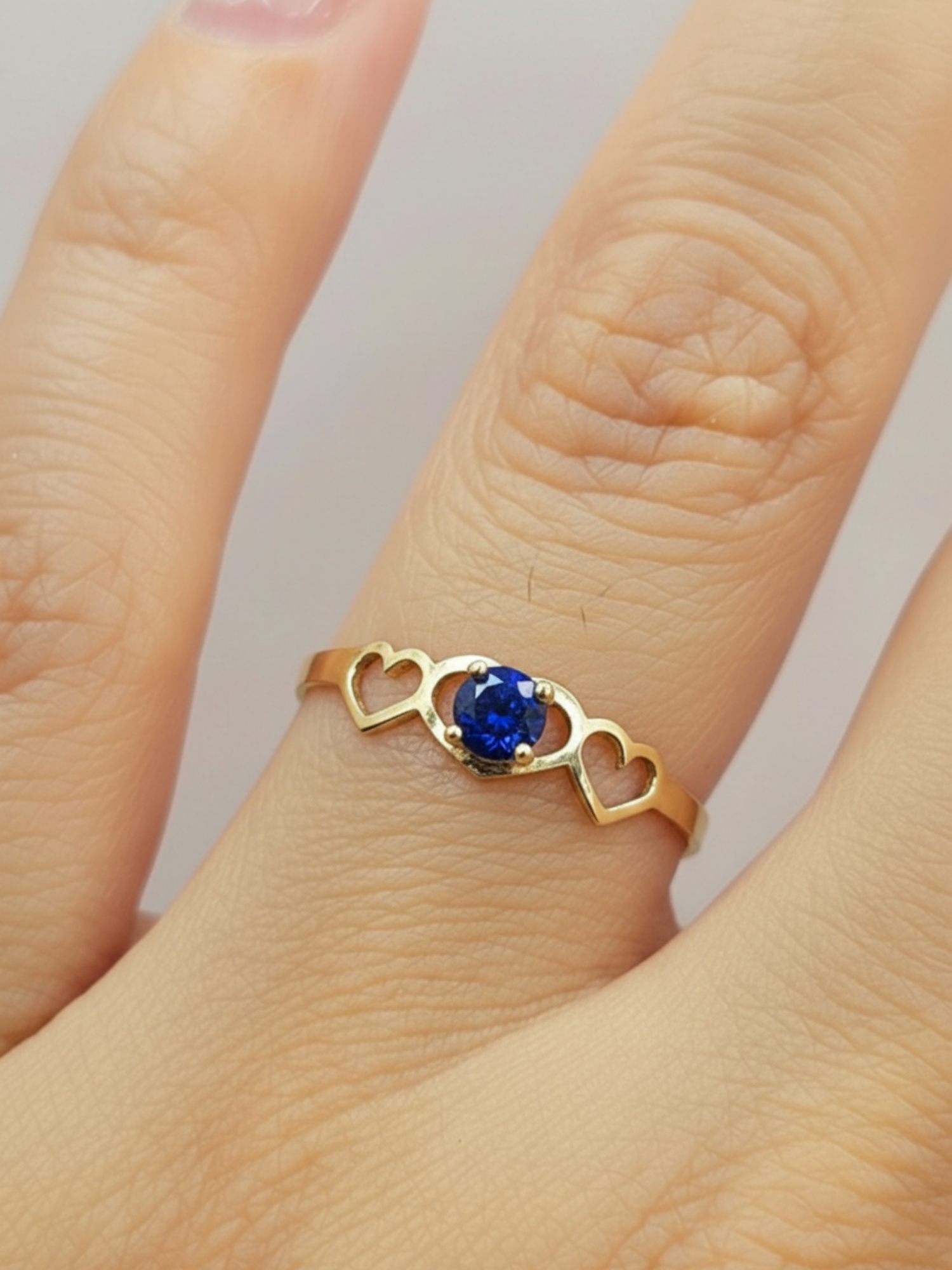 Anillo midi tres corazones zafiro Oro 18k 2