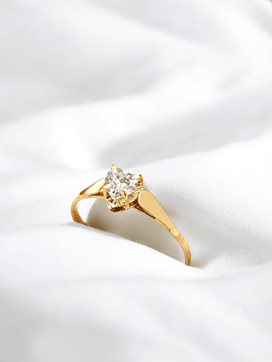 Anillo chatón corazón circon Oro 18k