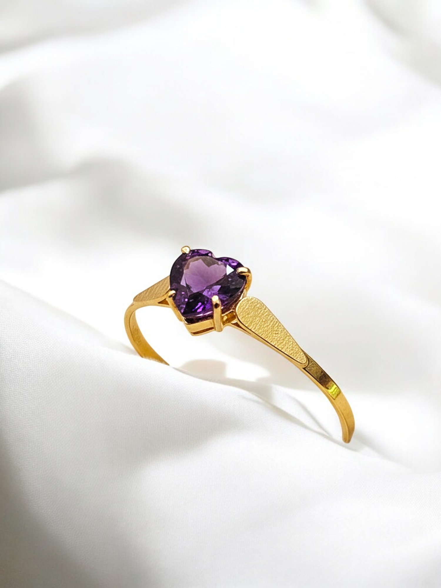 Anillo chatón corazón amatisa Oro 18k 1