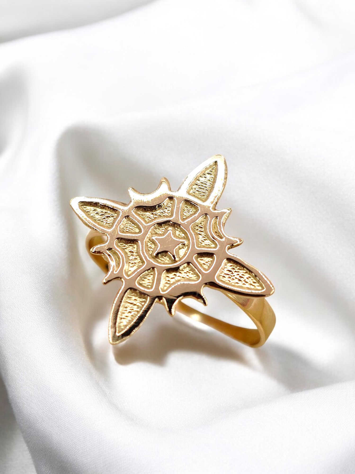 Anillo silueta nudo de bruja Oro 18k 1