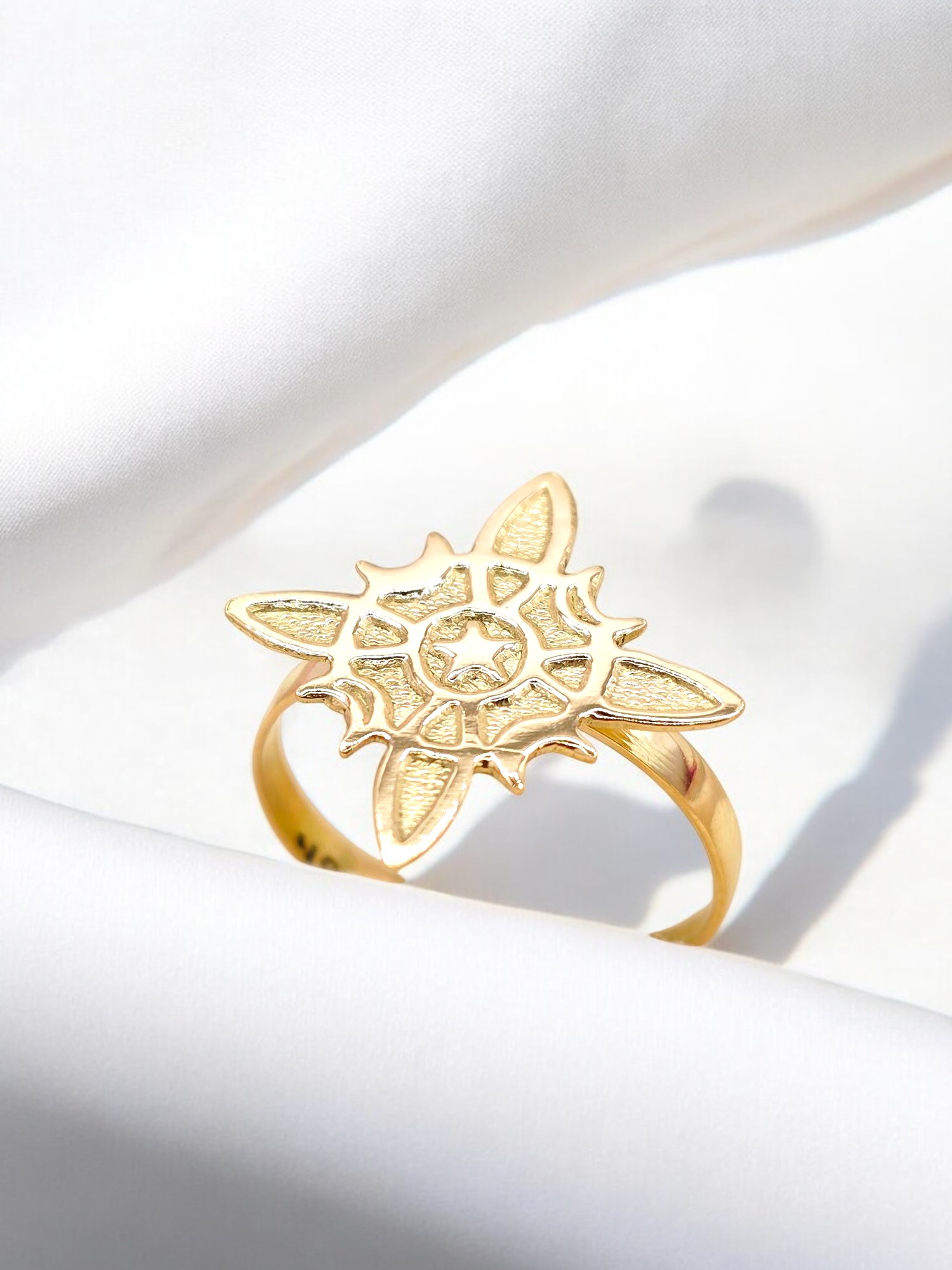 Anillo silueta nudo de bruja Oro 18k 4