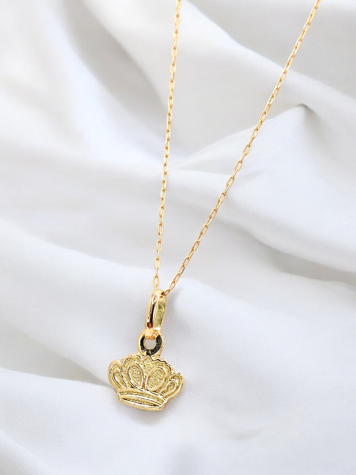 Cadena limada 50 cm y colgante reina Oro 18k 3