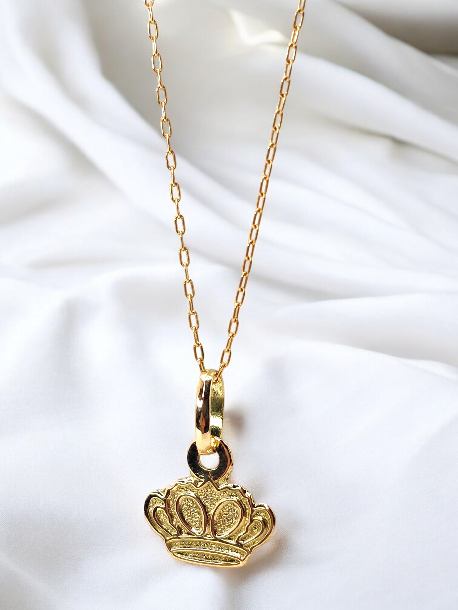 Cadena limada 50 cm y colgante reina Oro 18k 4