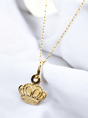 Cadena limada 50 cm y colgante reina Oro 18k