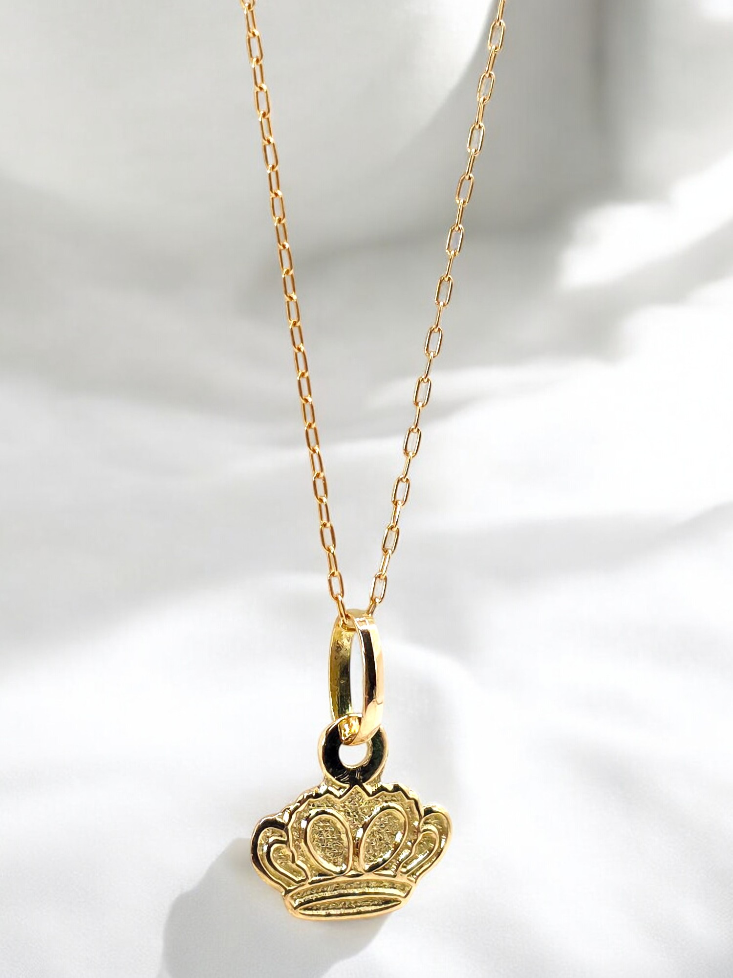 Cadena limada 50 cm y colgante reina Oro 18k 5