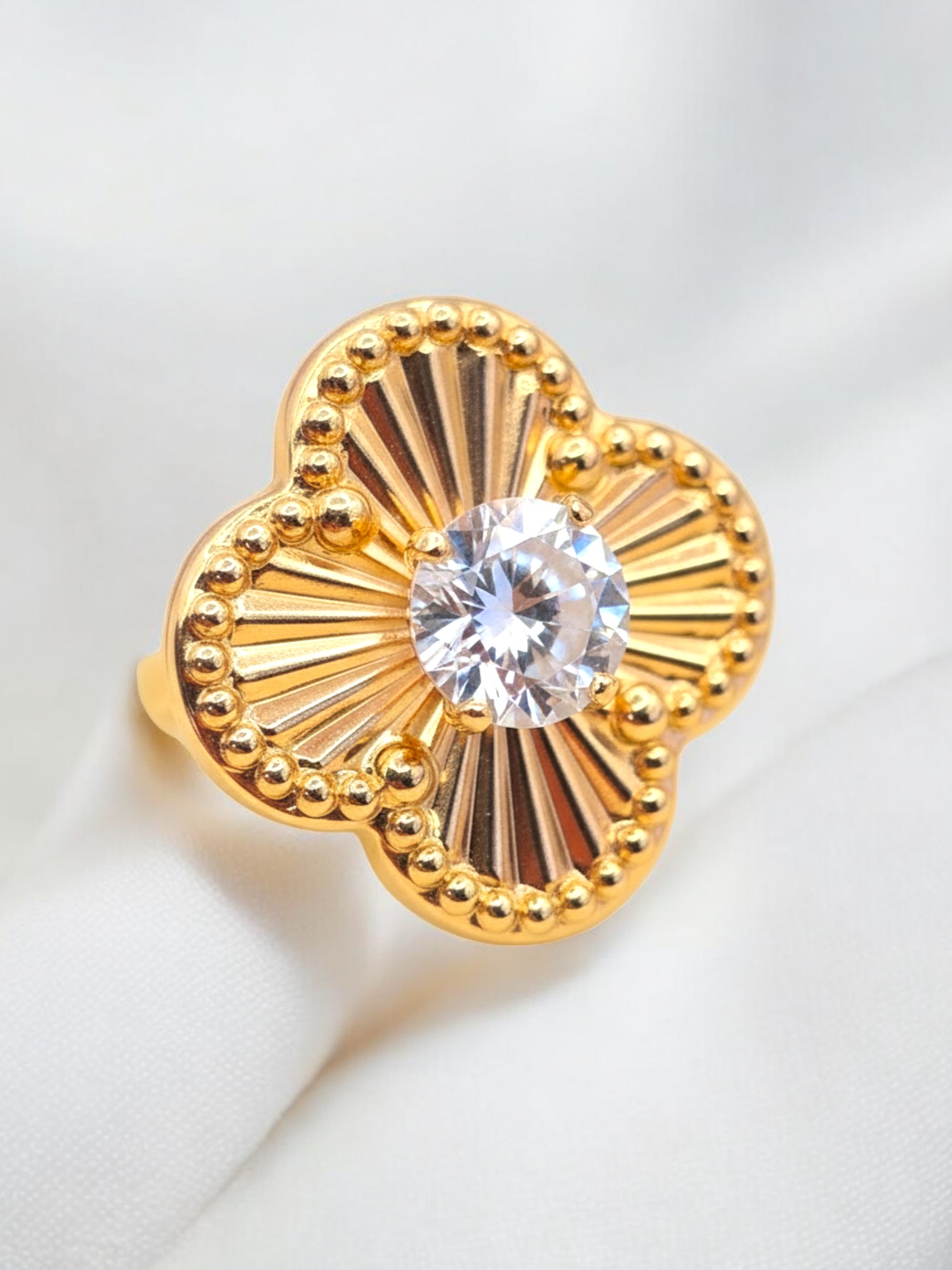 Anillo flor tallada circon Oro 18k 1