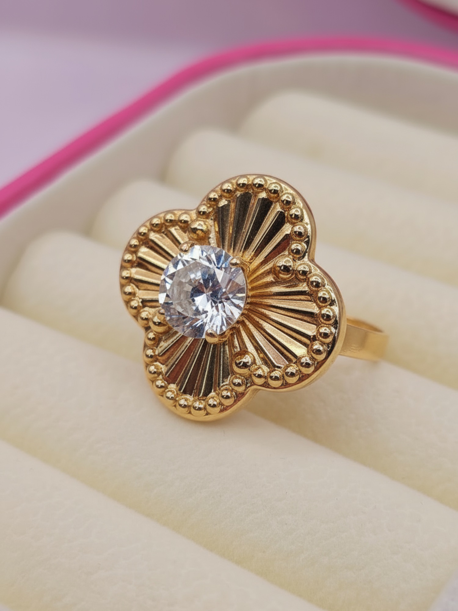 Anillo flor tallada circon Oro 18k 4