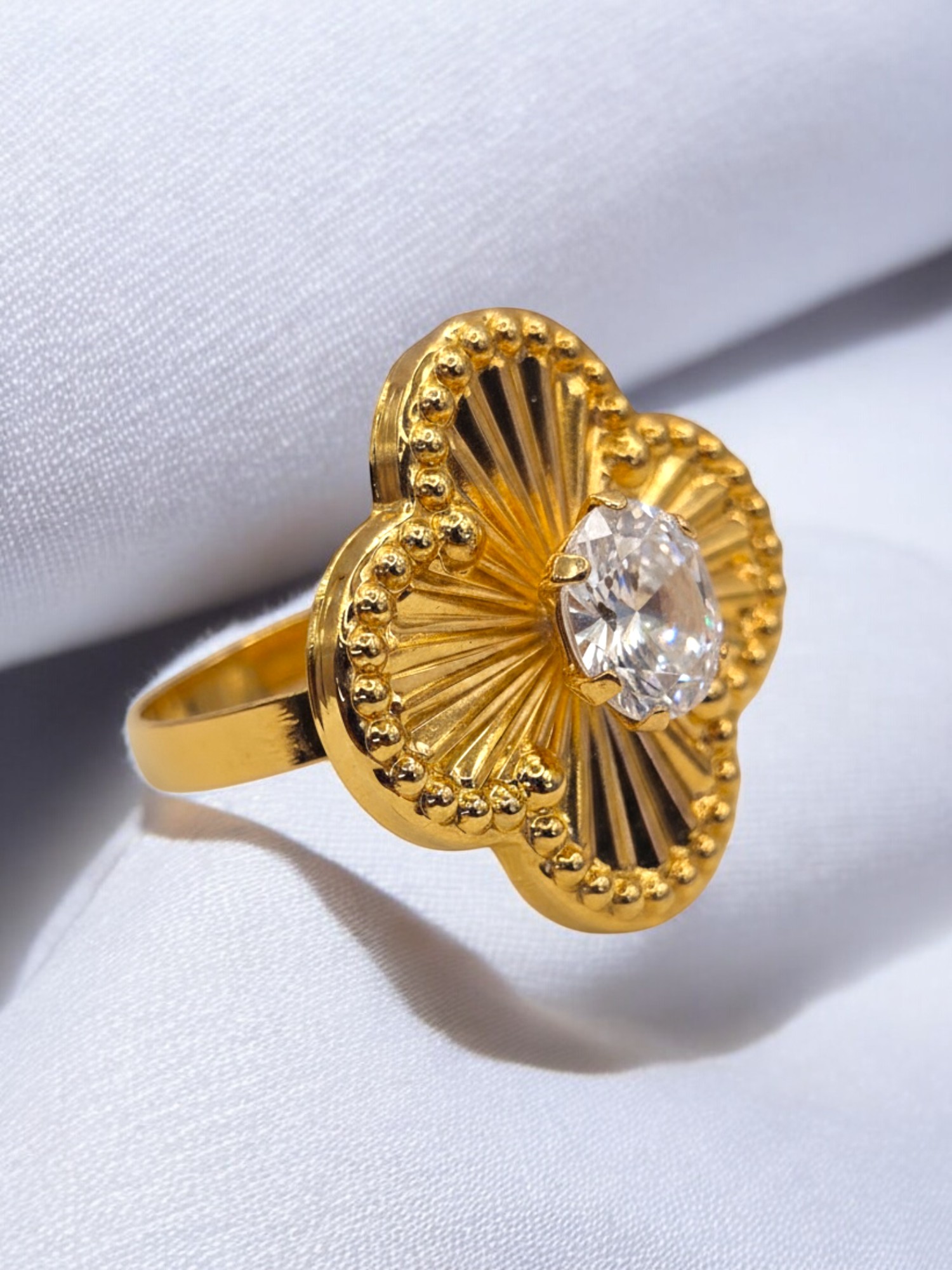 Anillo flor tallada circon Oro 18k 2